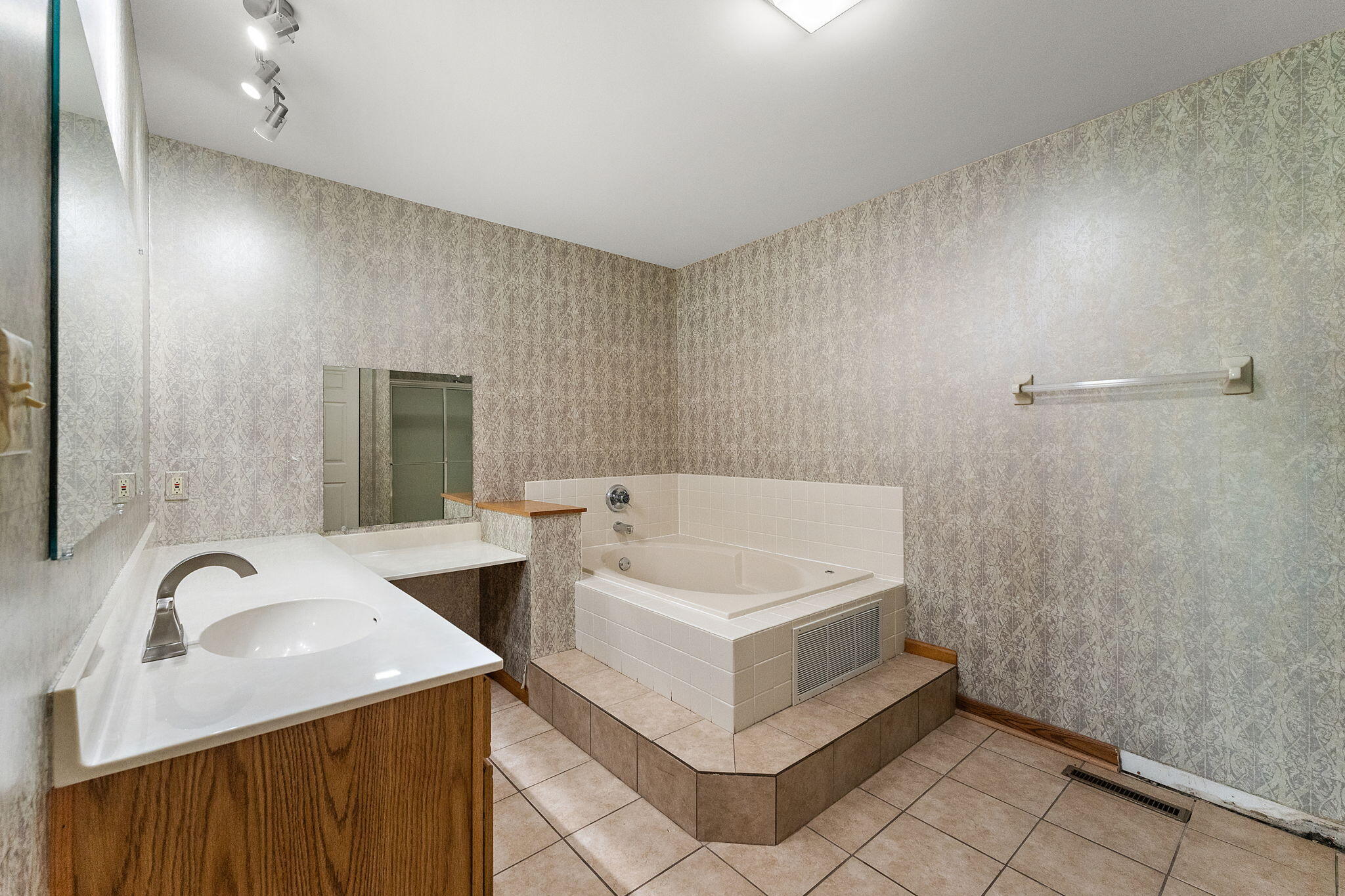 1535 W 93rd Court