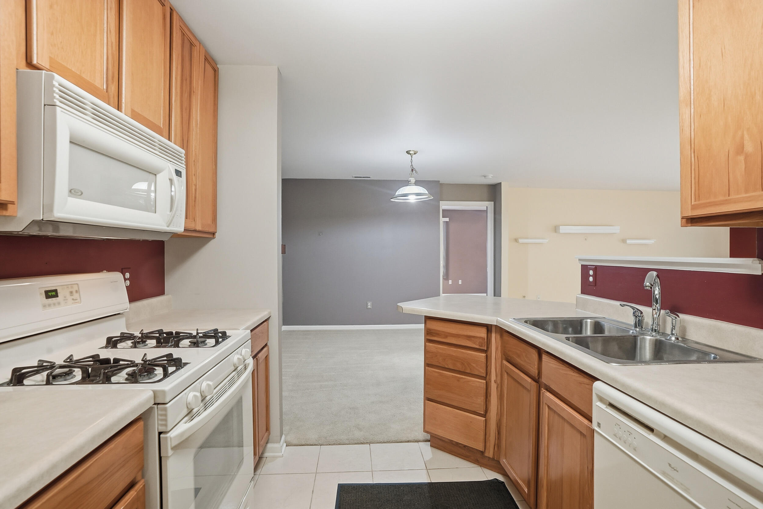 545 Cambridge Court Unit: 1d