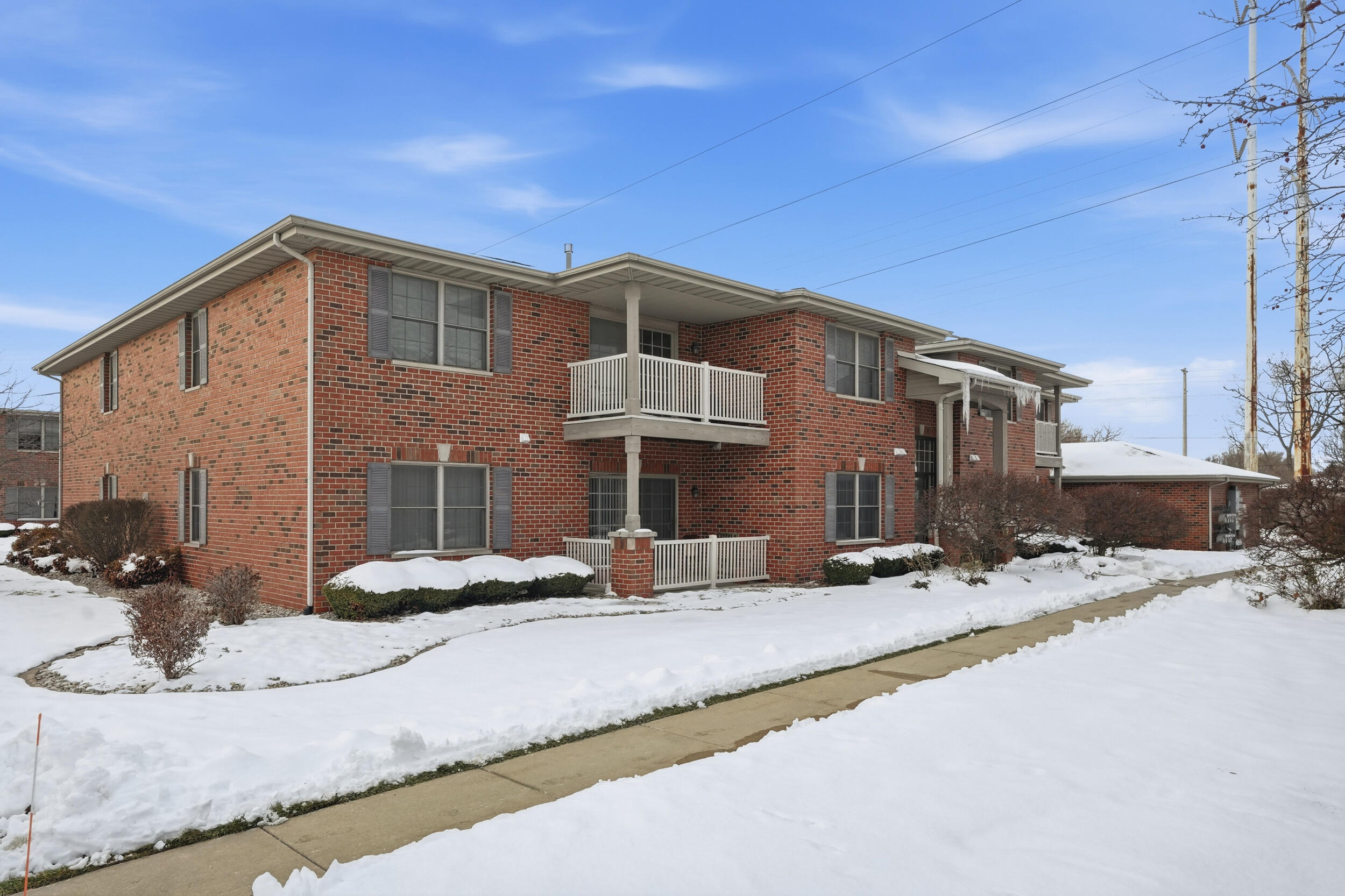 545 Cambridge Court Unit: 1d