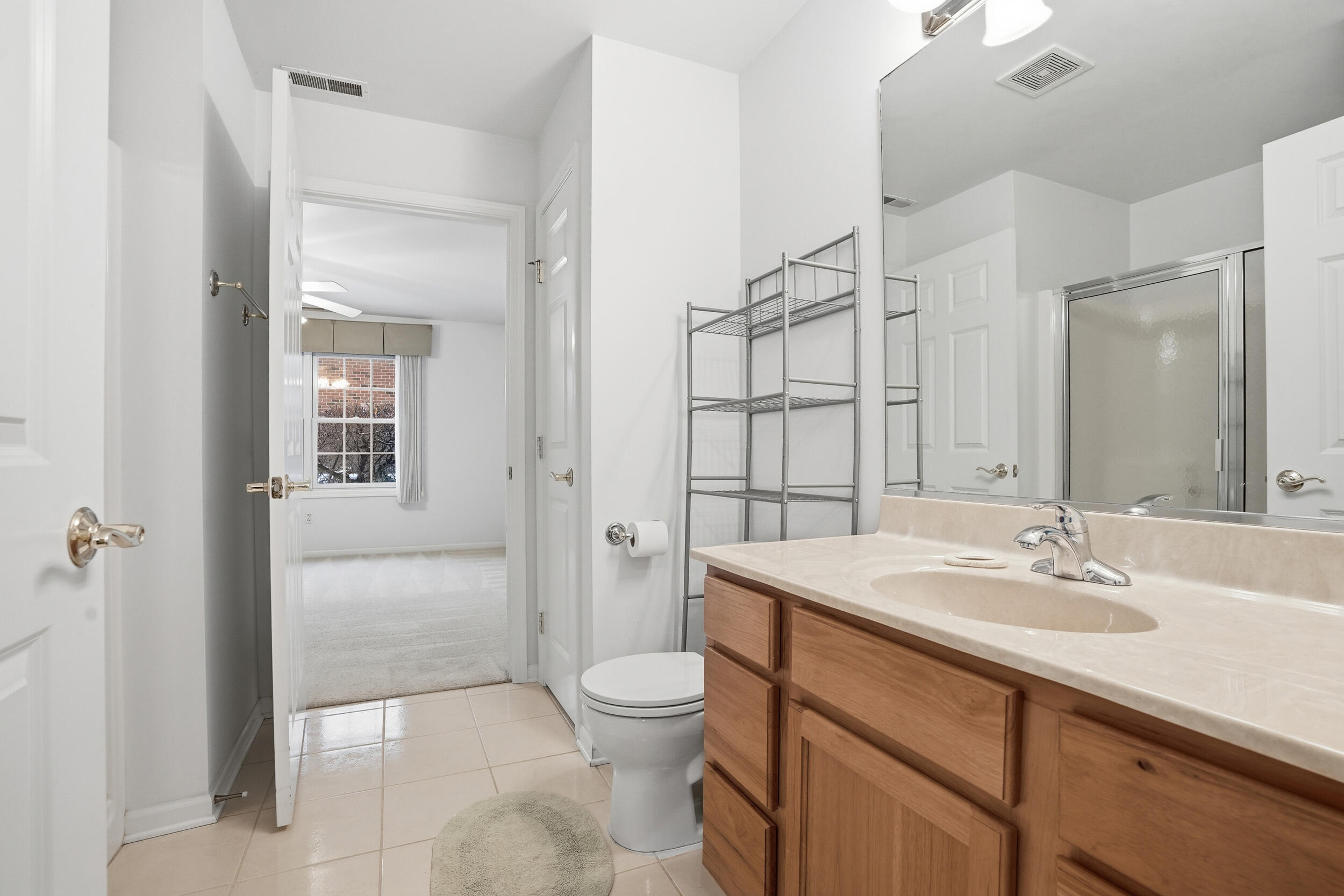 545 Cambridge Court Unit: 1d