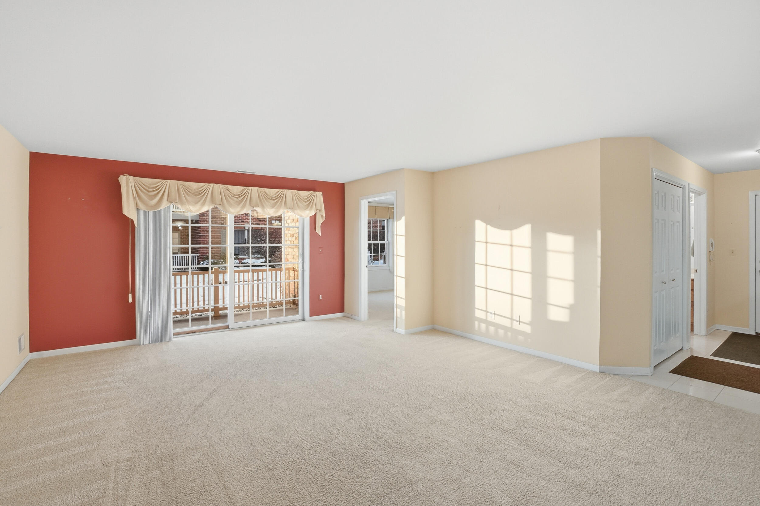 545 Cambridge Court Unit: 1d