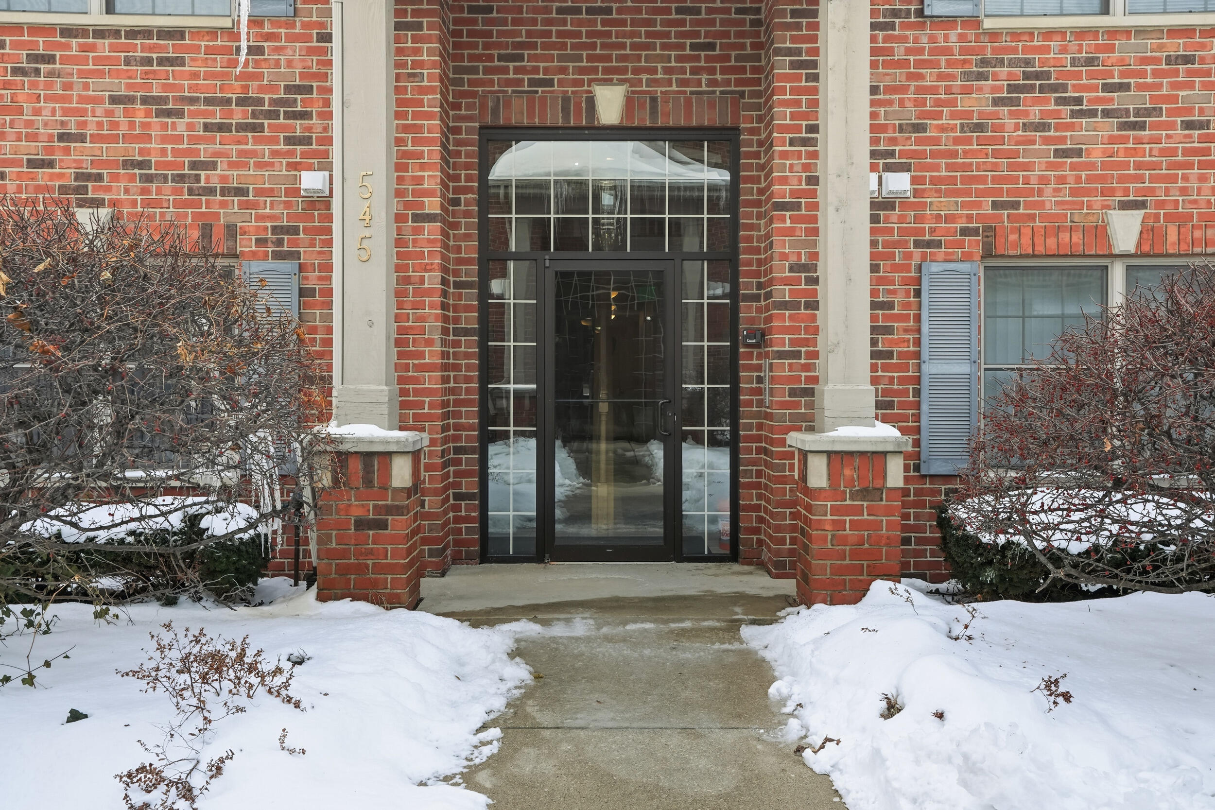 545 Cambridge Court Unit: 1d