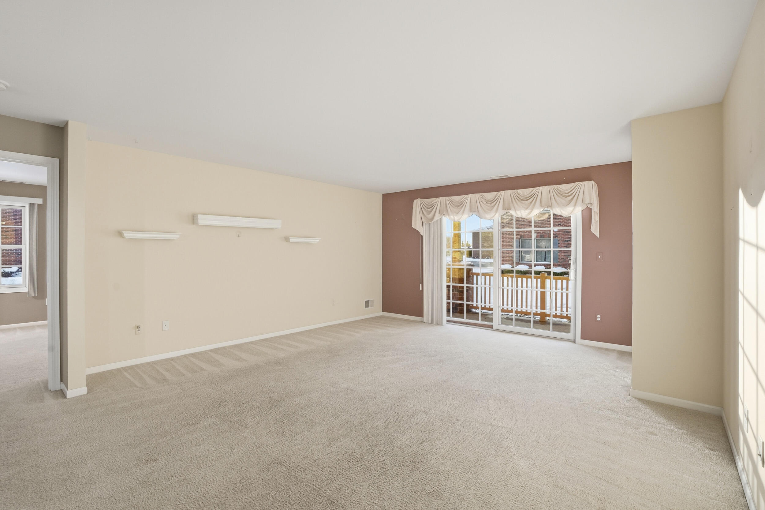 545 Cambridge Court Unit: 1d