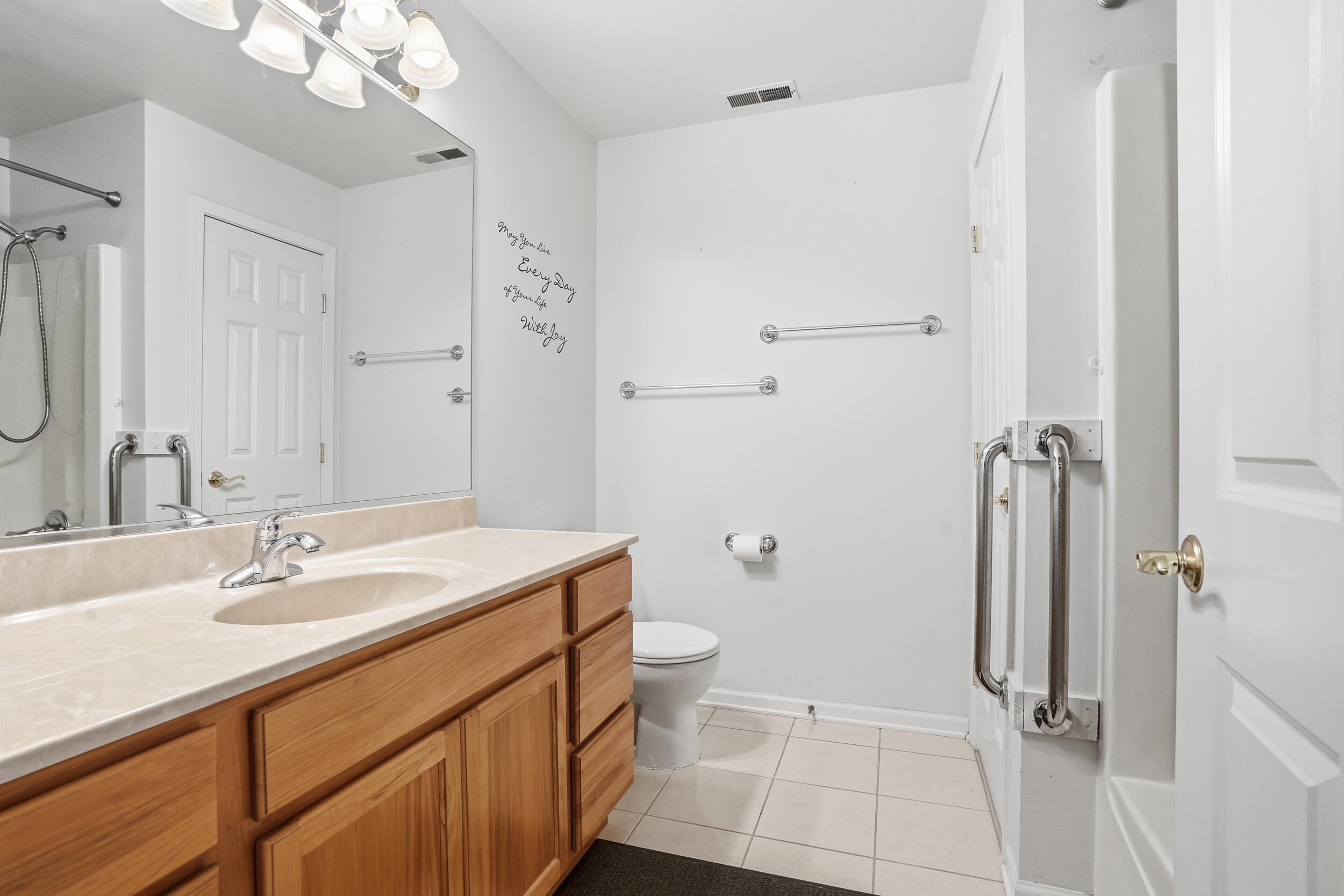 545 Cambridge Court Unit: 1d