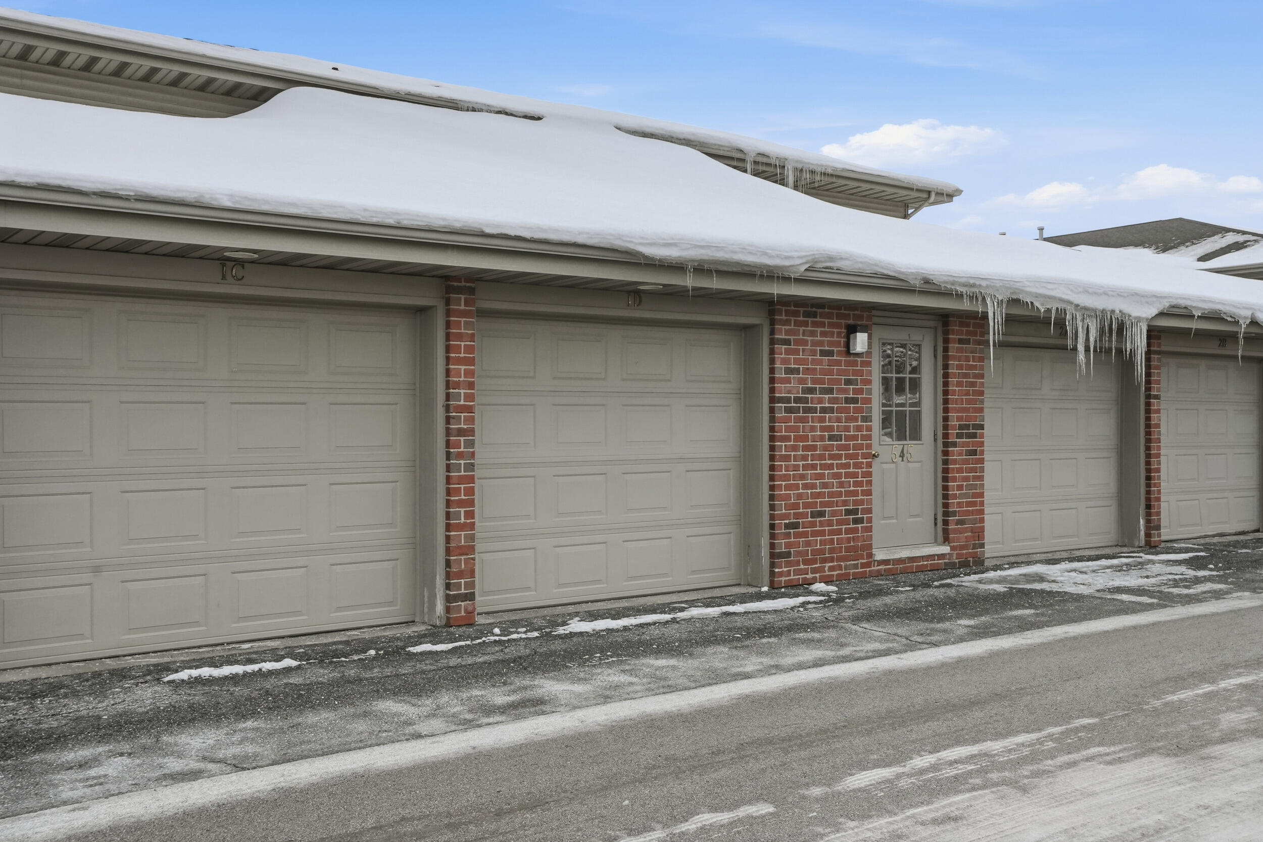 545 Cambridge Court Unit: 1d