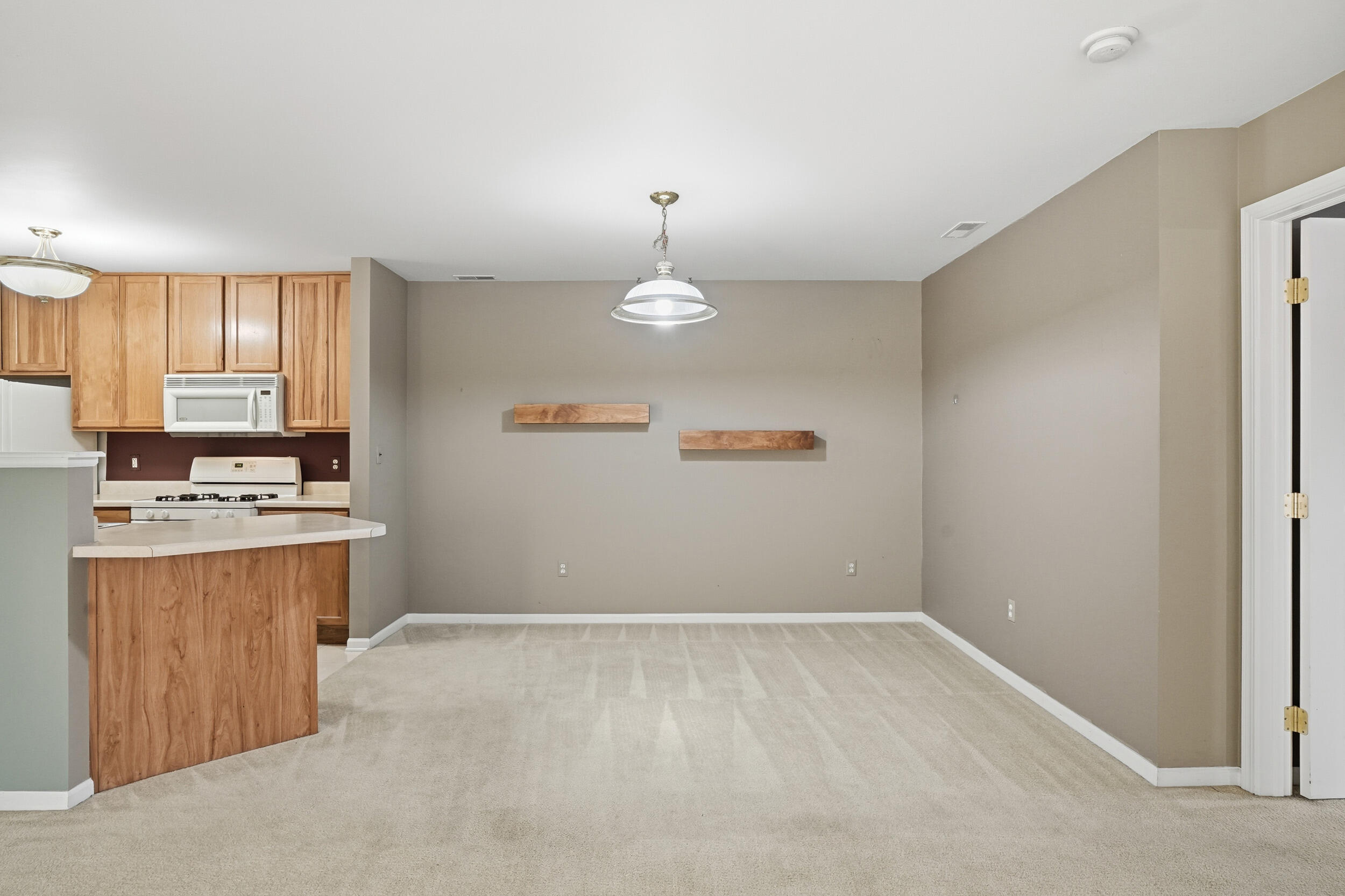 545 Cambridge Court Unit: 1d