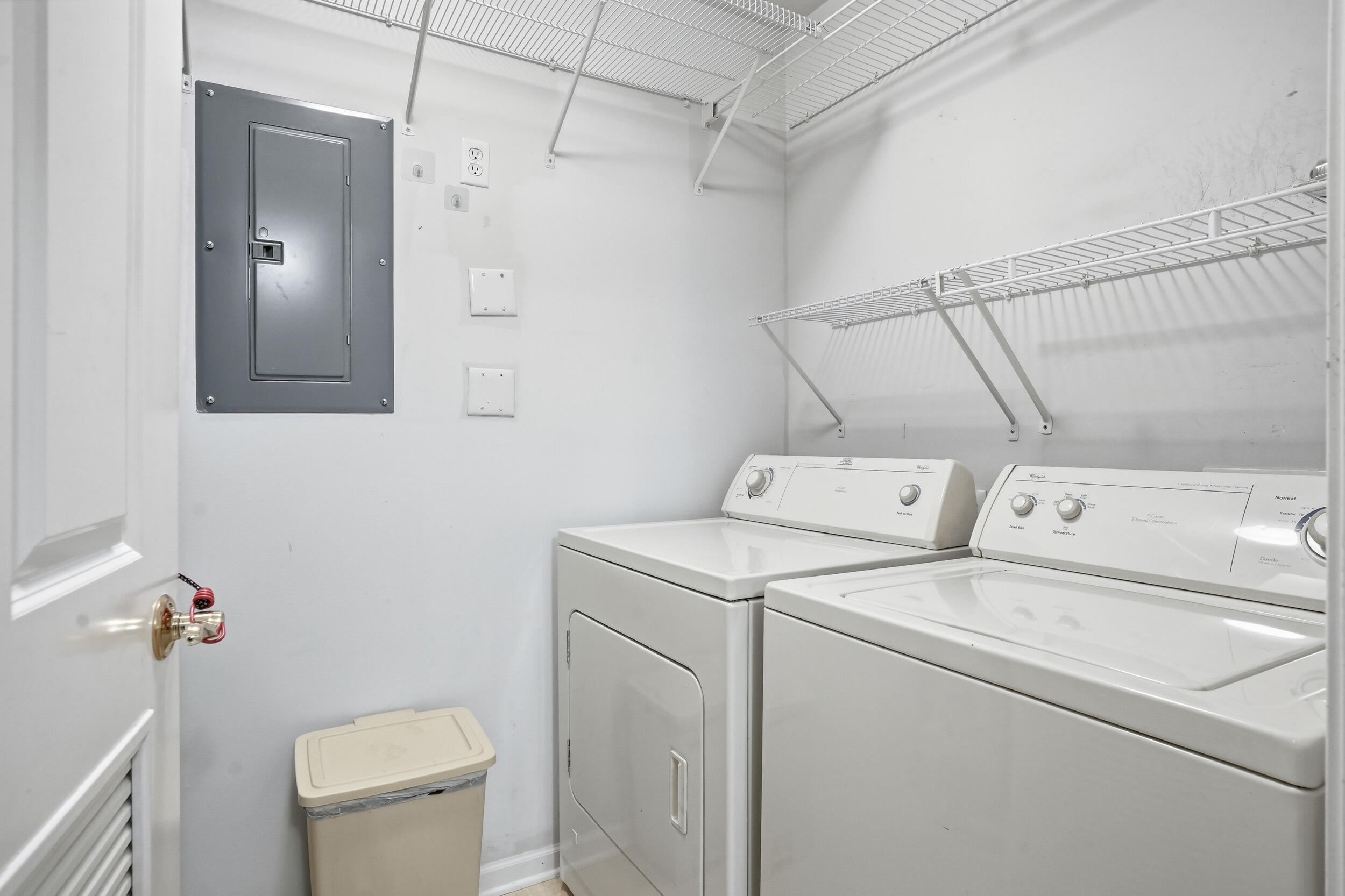 545 Cambridge Court Unit: 1d