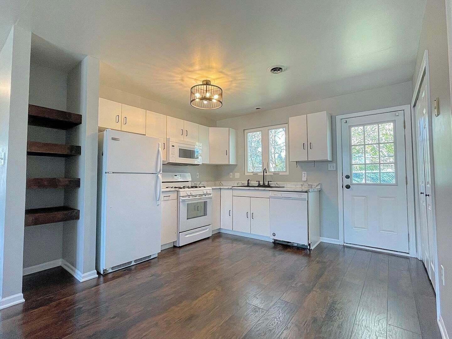 136-140 Meadows Circle