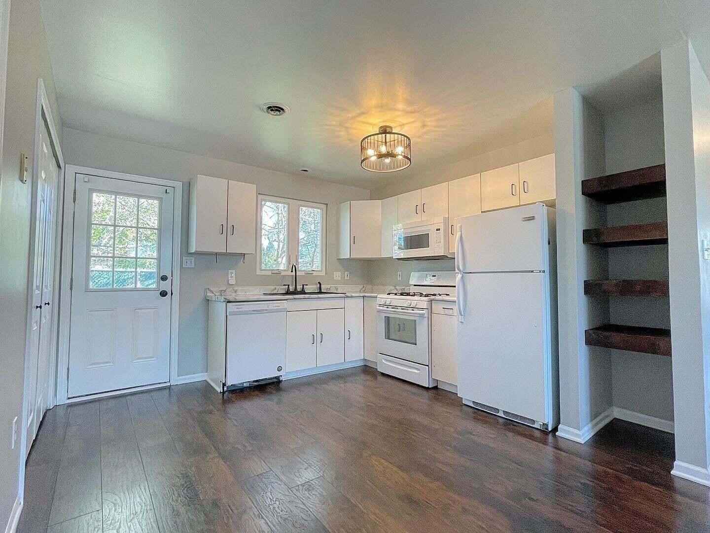 136-140 Meadows Circle