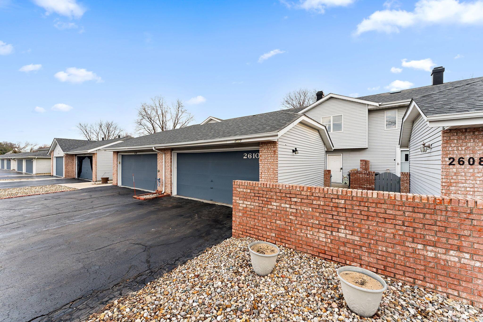 2610 Knollwood Drive