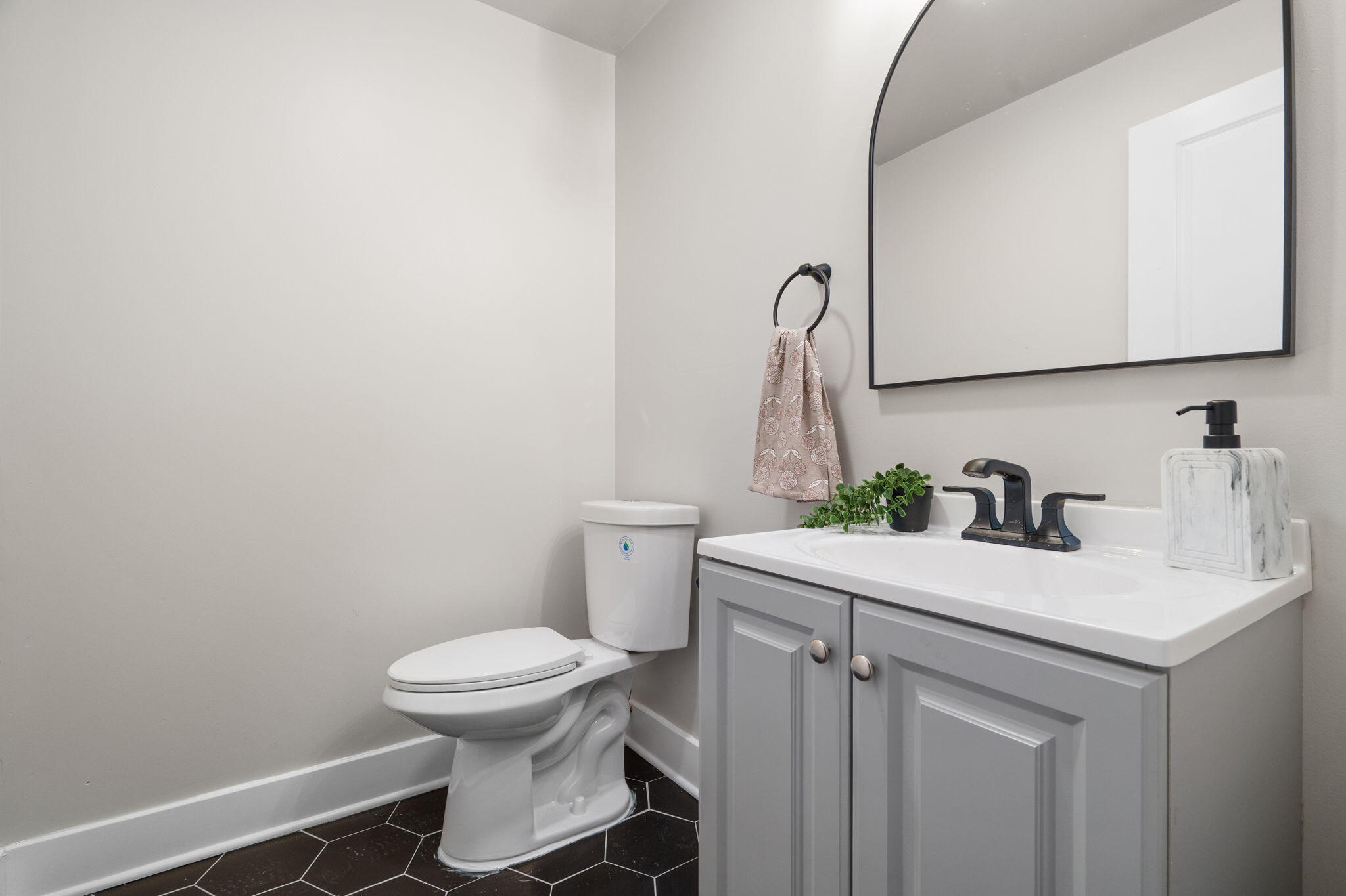 1243 Center Ross Road