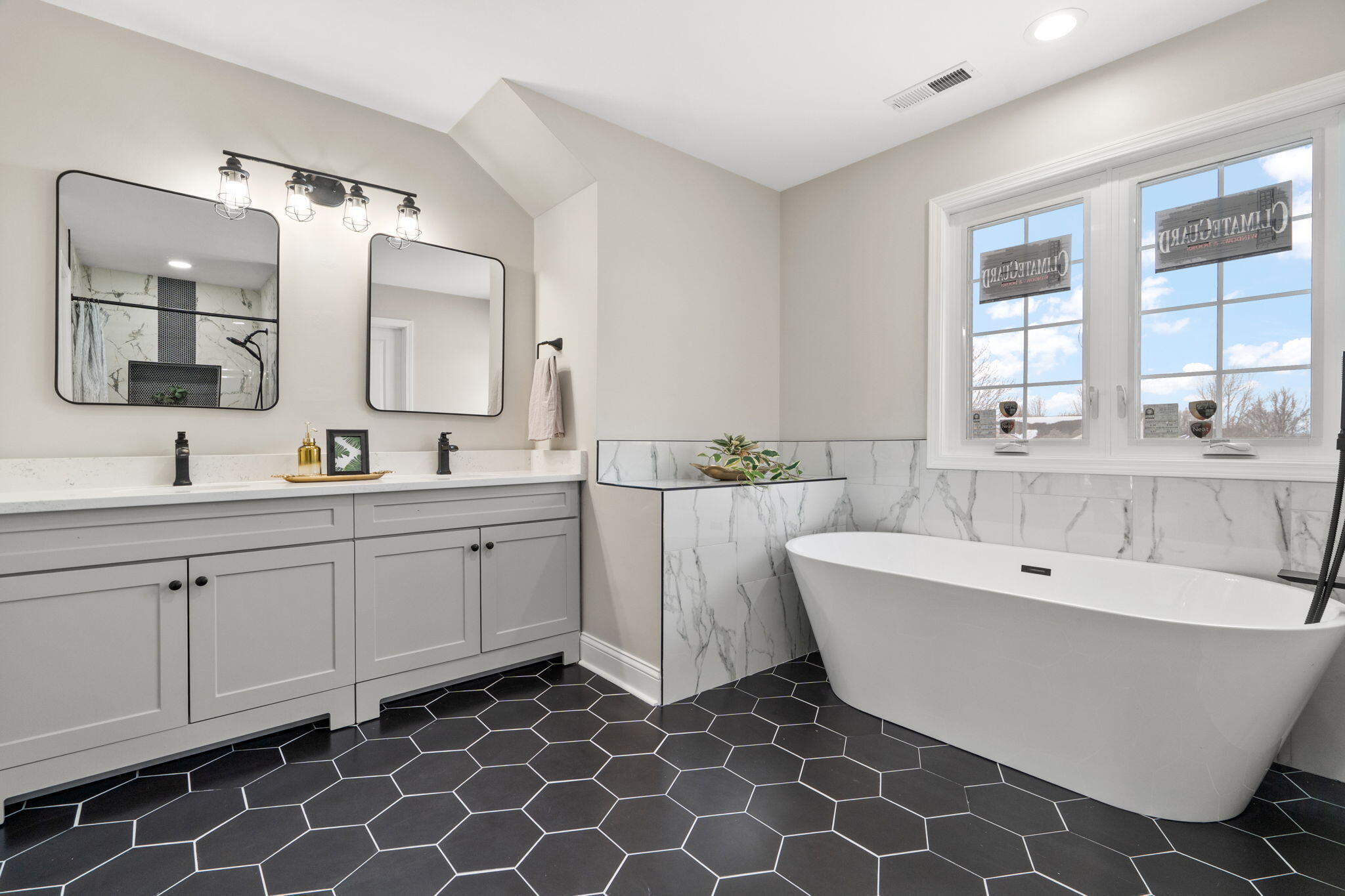 1243 Center Ross Road