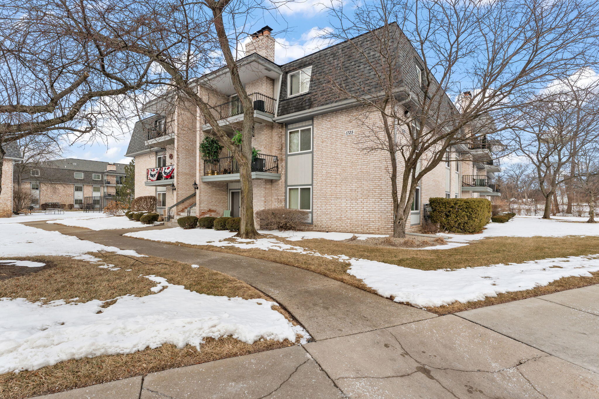 1725 Homan Drive Unit: 305