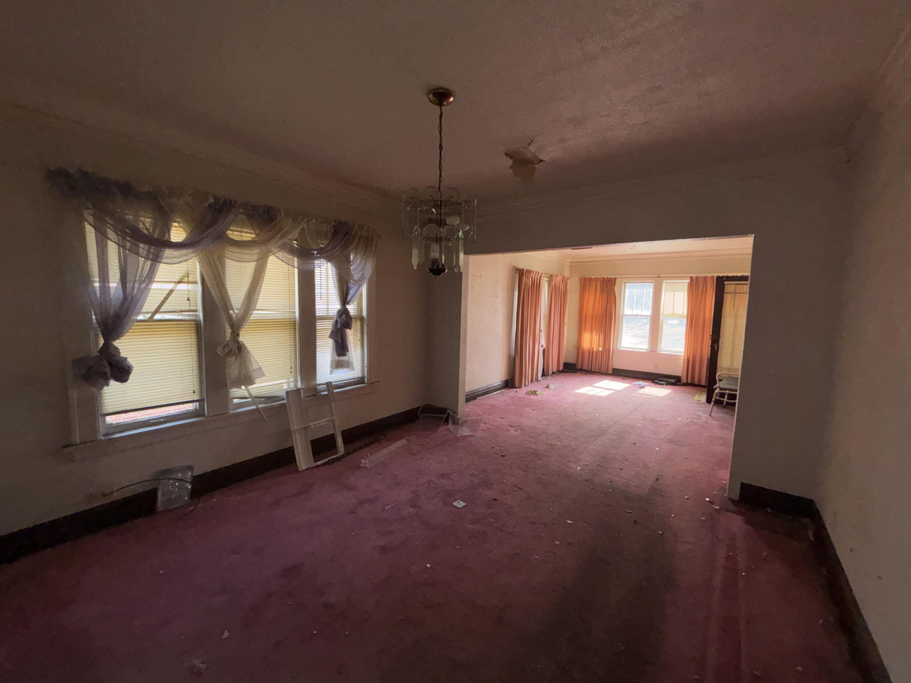 128 W 41st Avenue