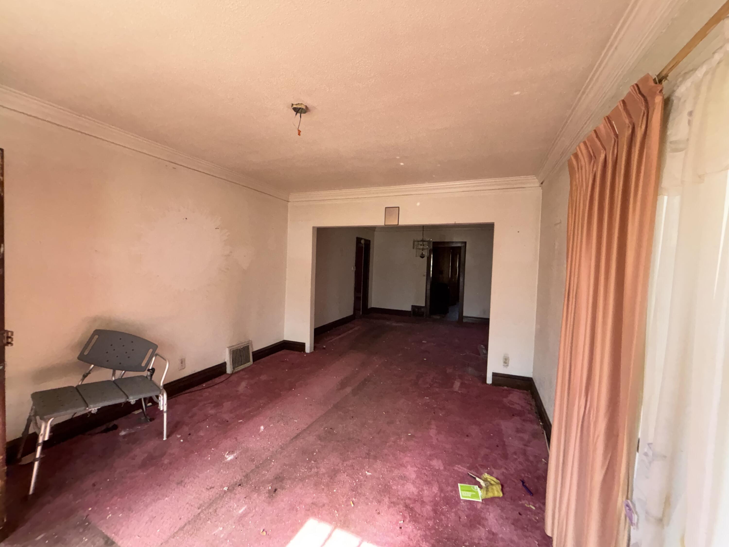128 W 41st Avenue