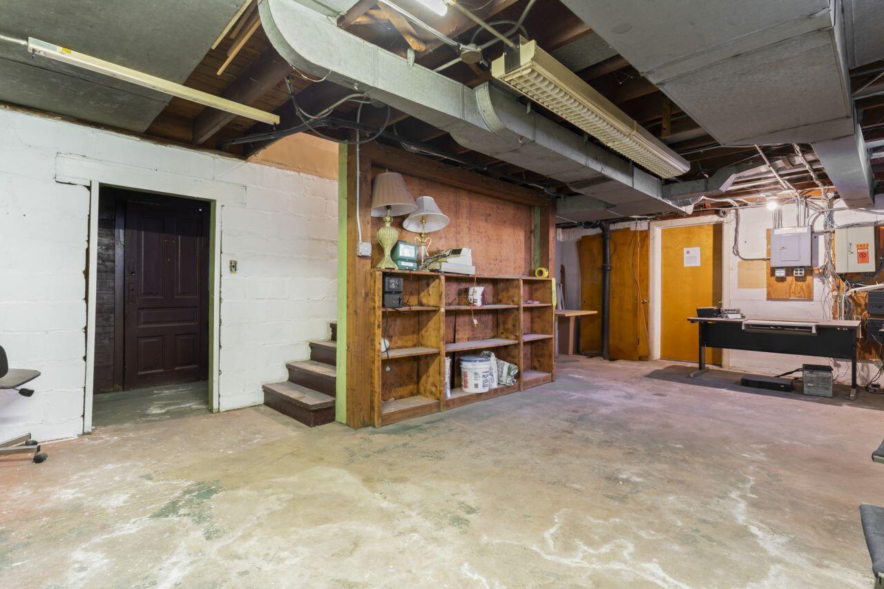 2923 Jewett Avenue