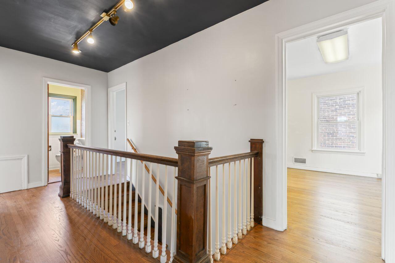 2923 Jewett Avenue