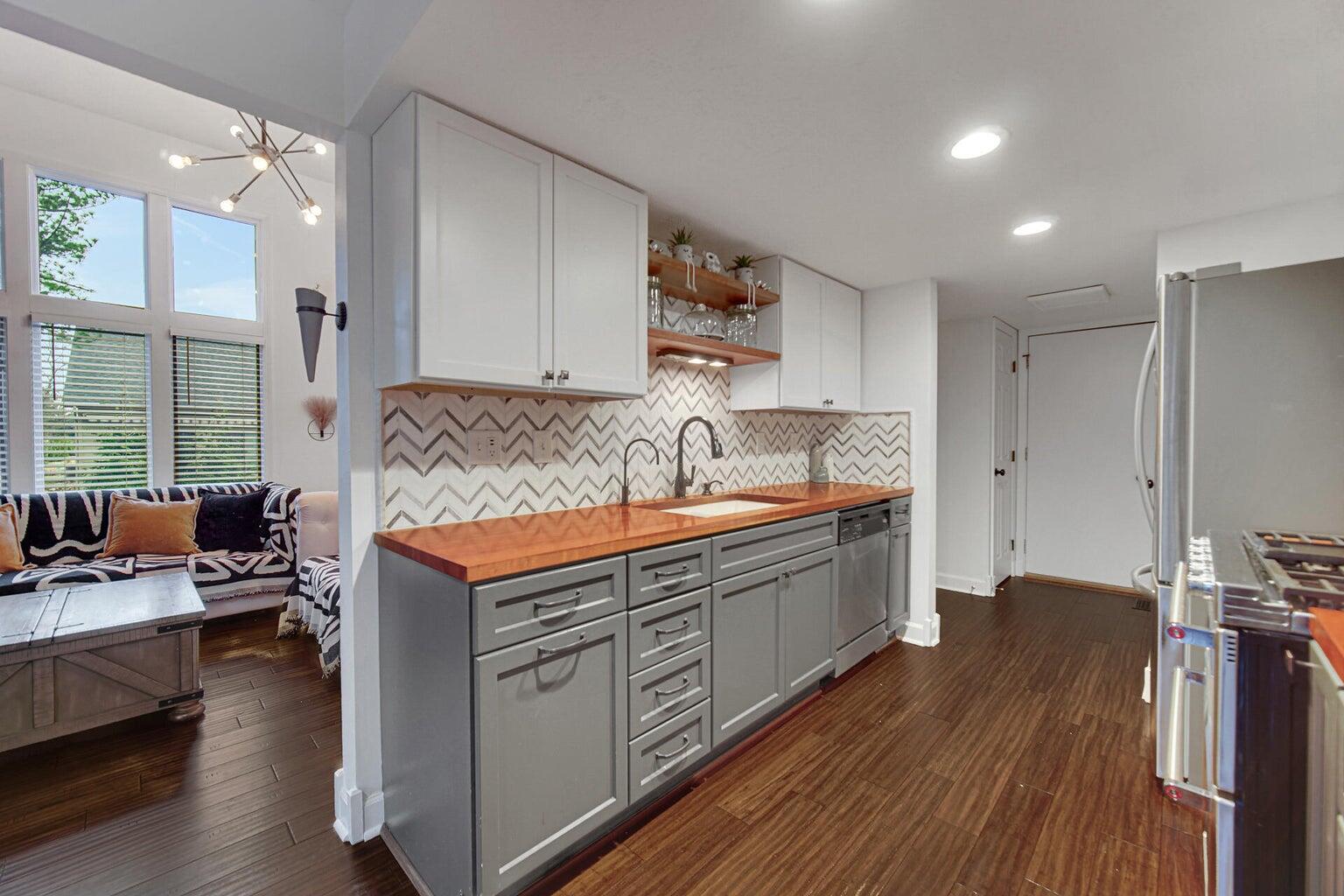 607 Weatherwood Lane