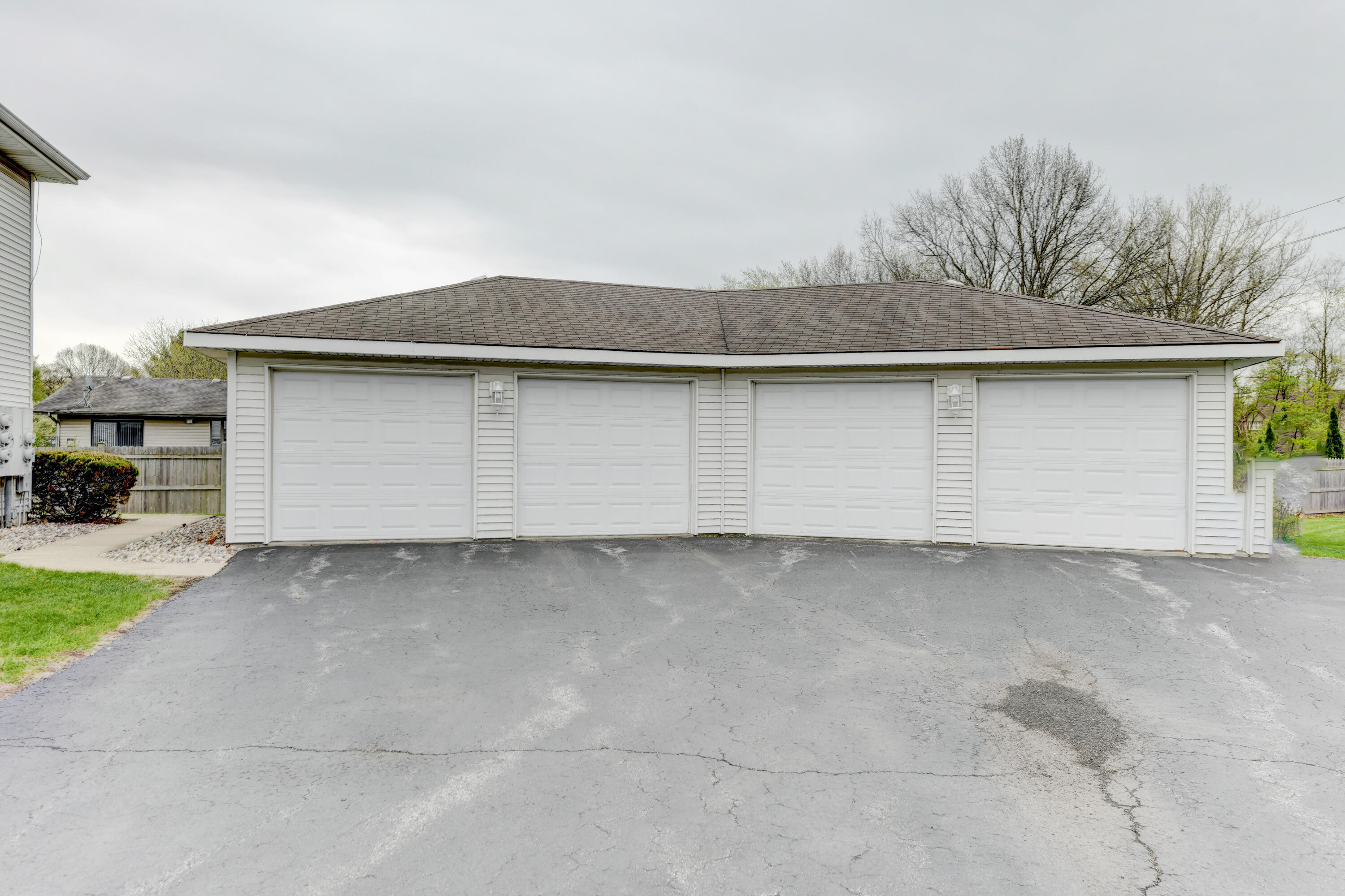 1315 Woodhollow Court