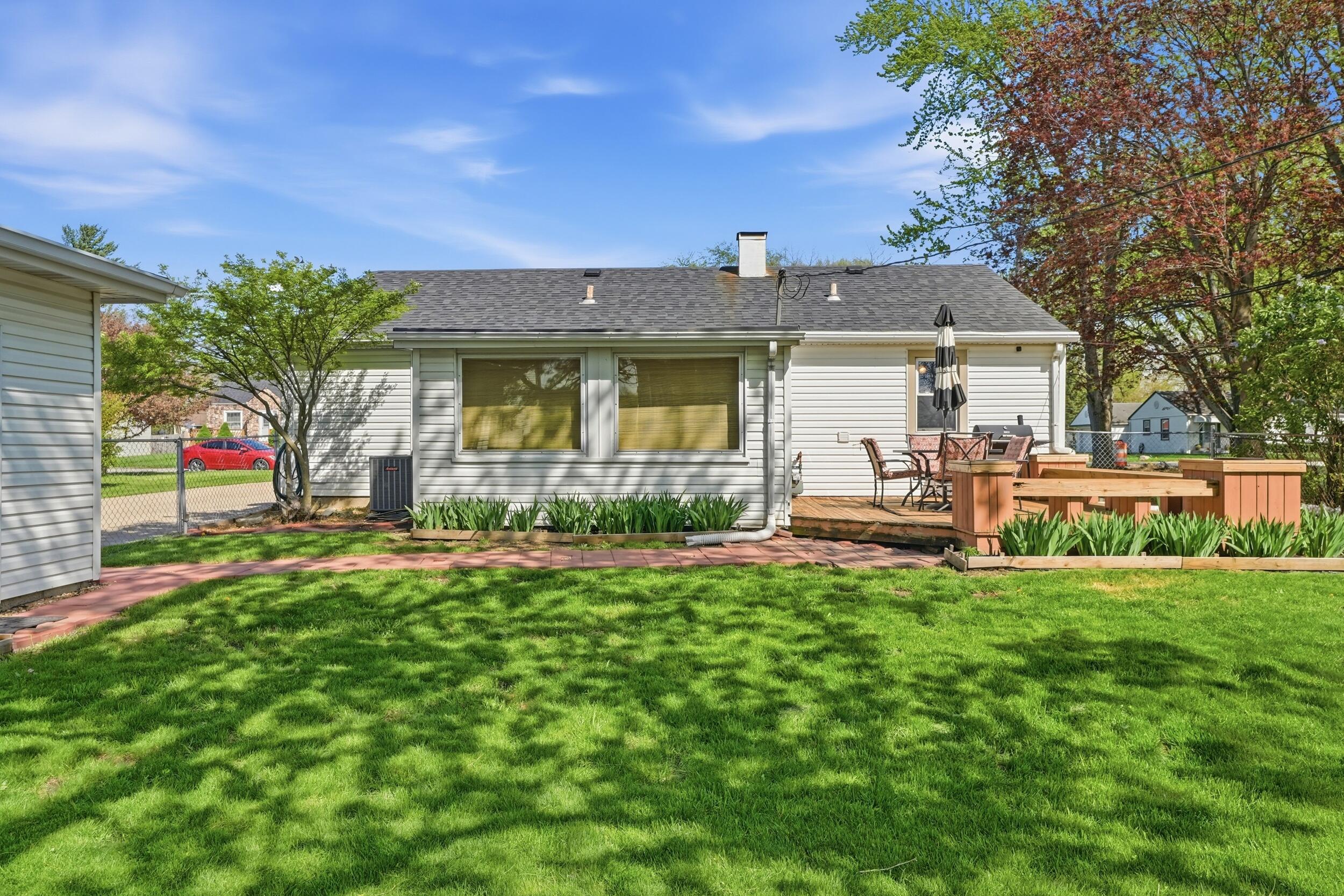 8236 Ellsworth Place