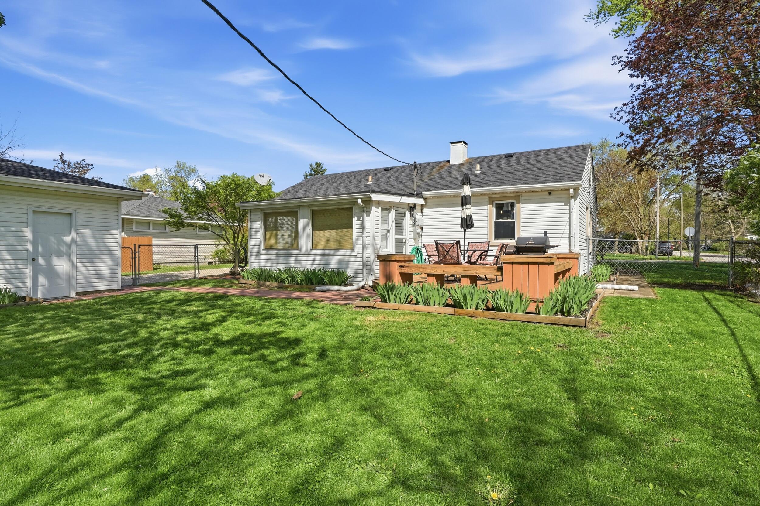 8236 Ellsworth Place