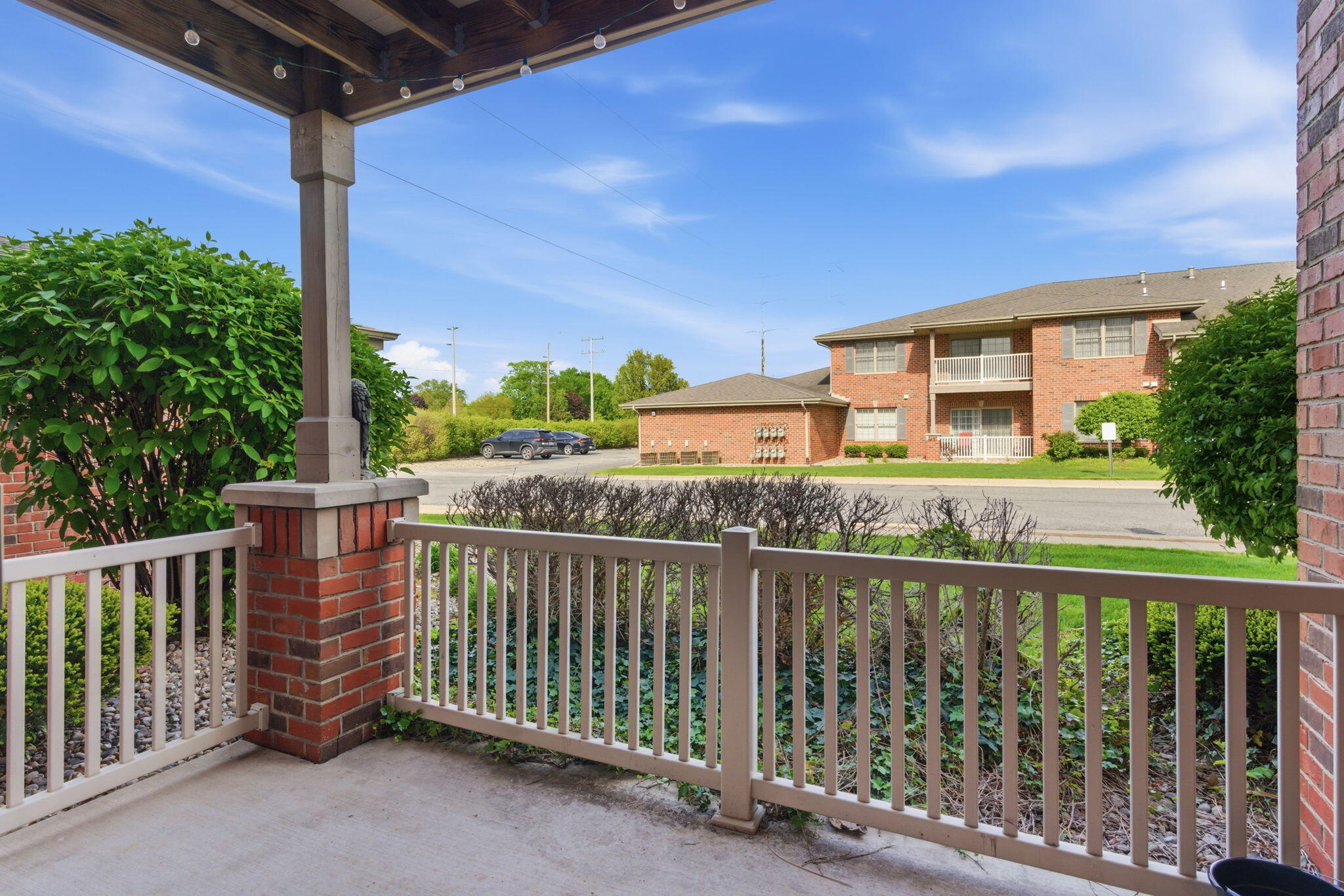 607 Cambridge Court Unit: 1b