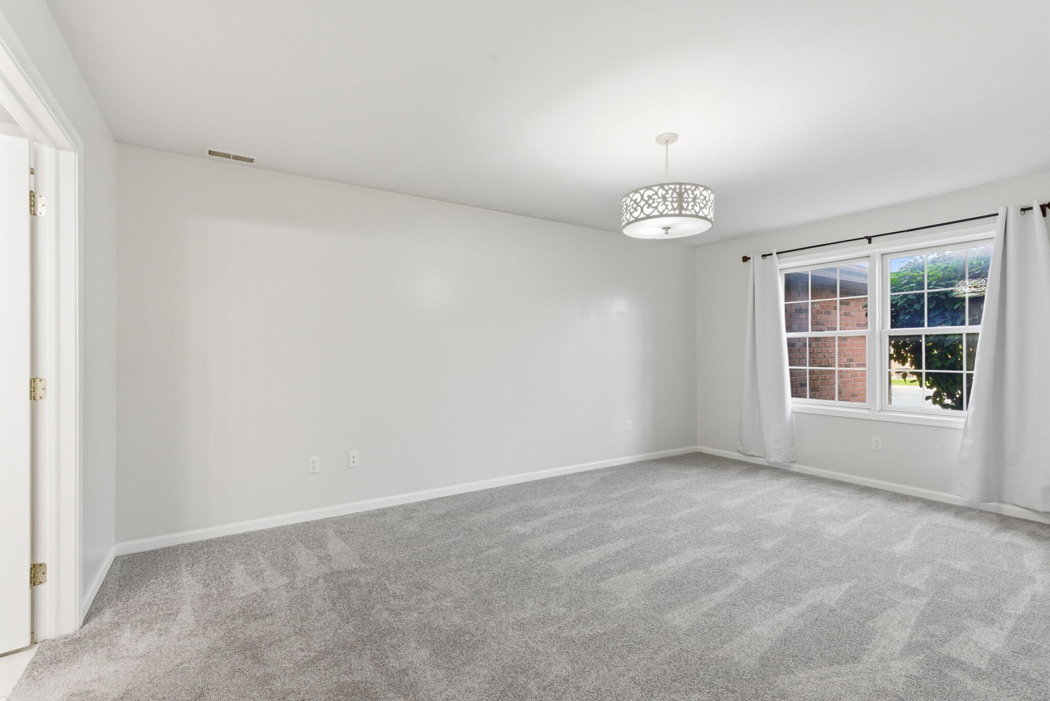 607 Cambridge Court Unit: 1b