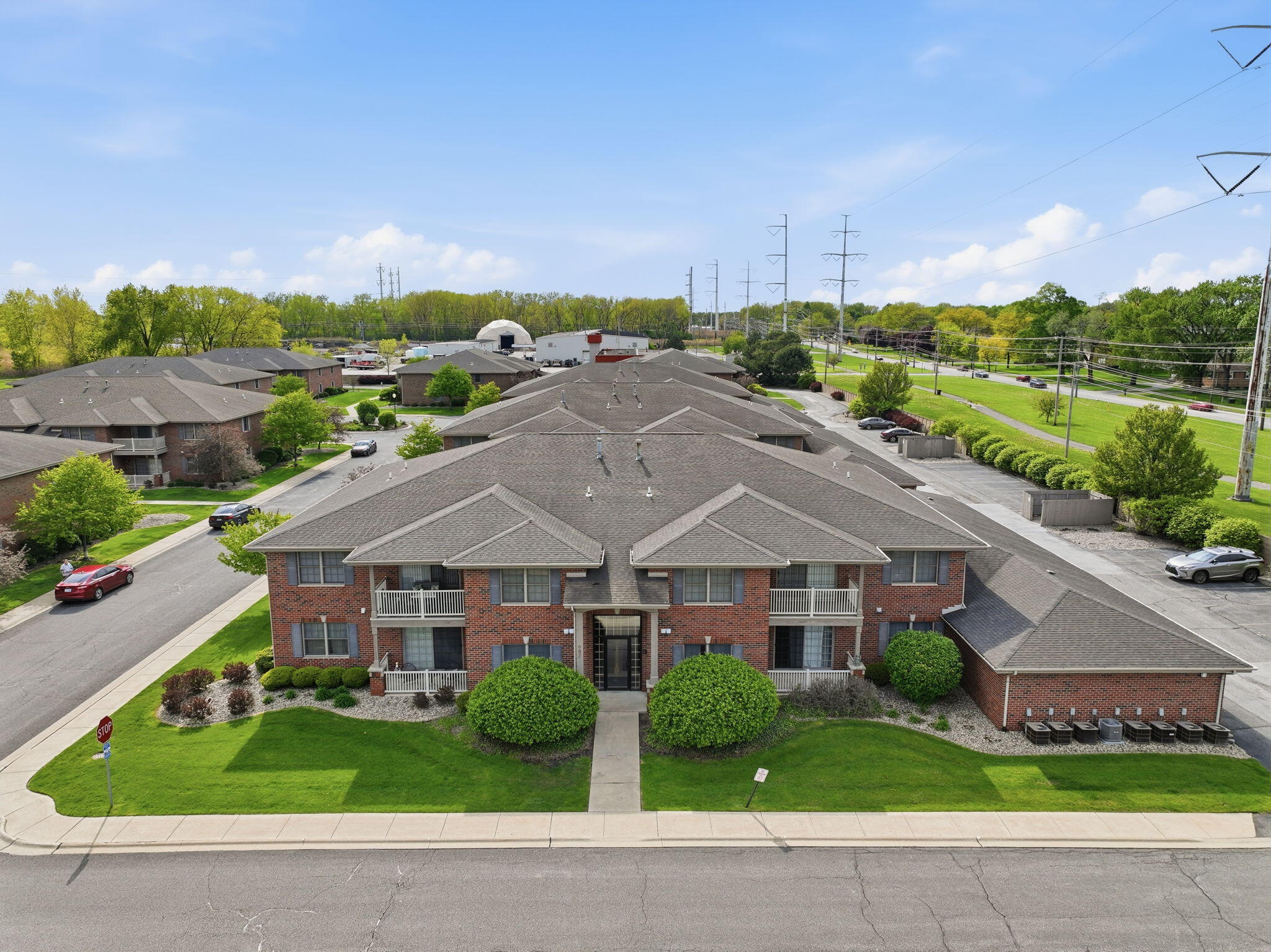 607 Cambridge Court Unit: 1b