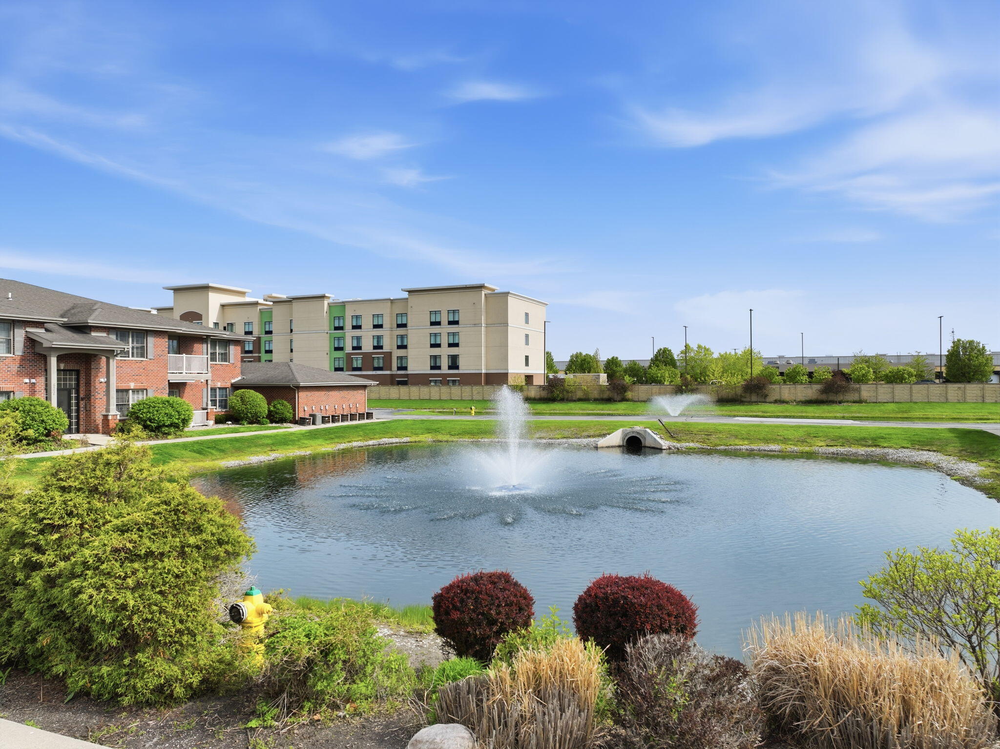 607 Cambridge Court Unit: 1b