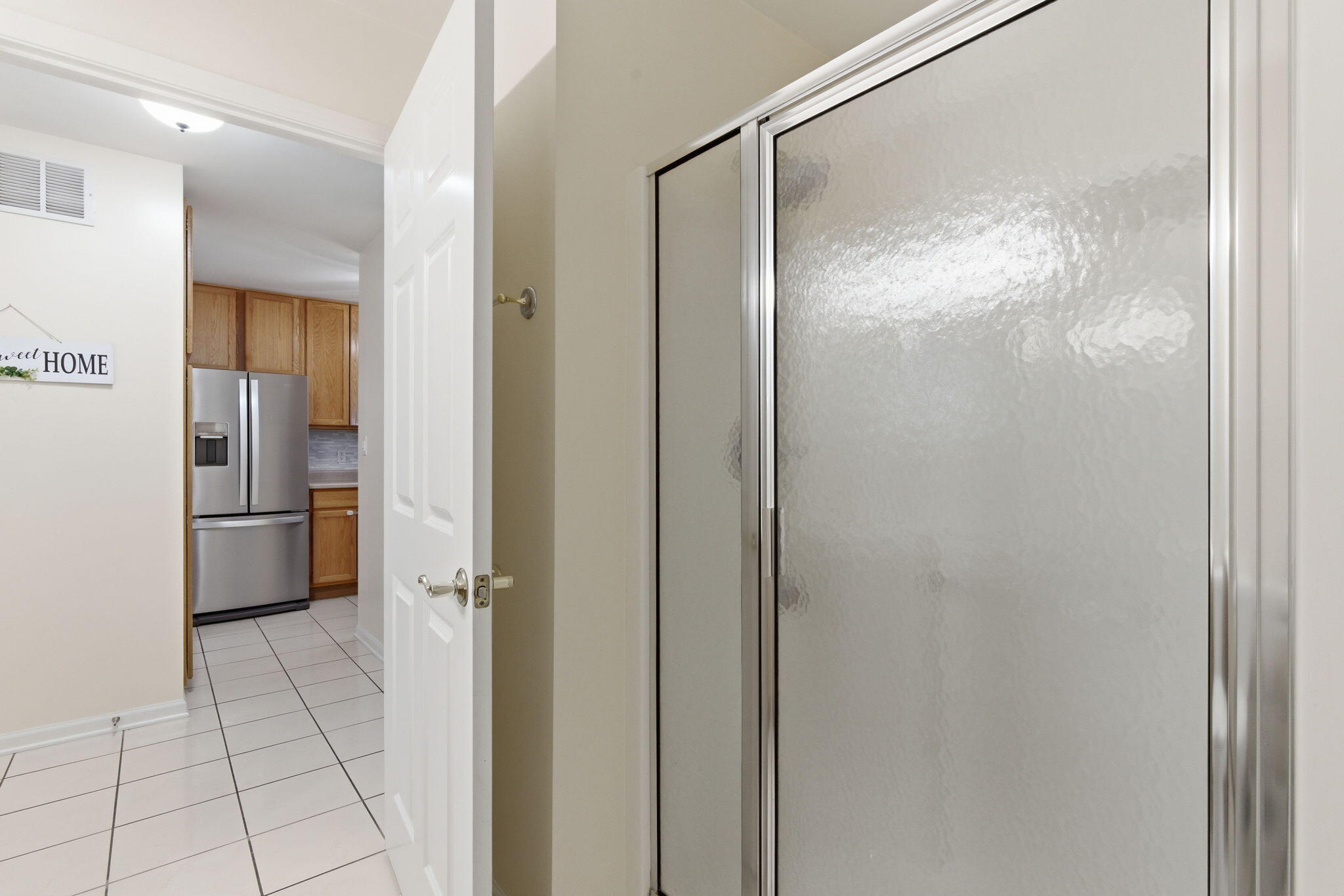 607 Cambridge Court Unit: 1b