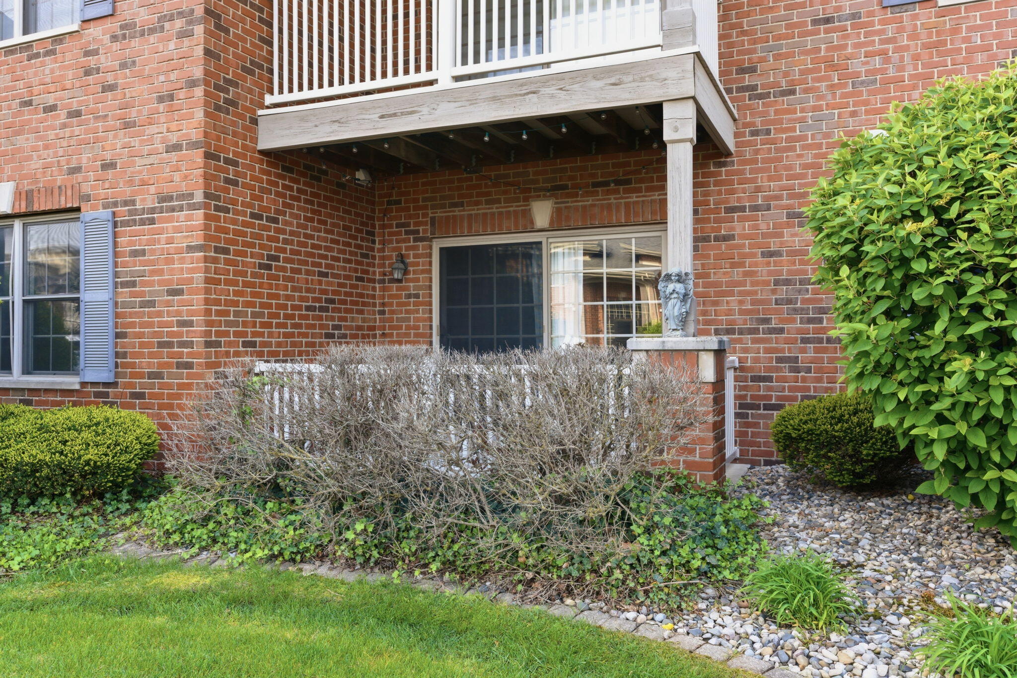 607 Cambridge Court Unit: 1b