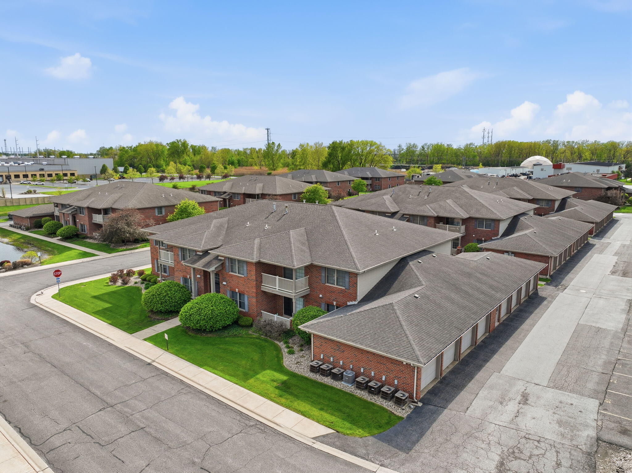 607 Cambridge Court Unit: 1b
