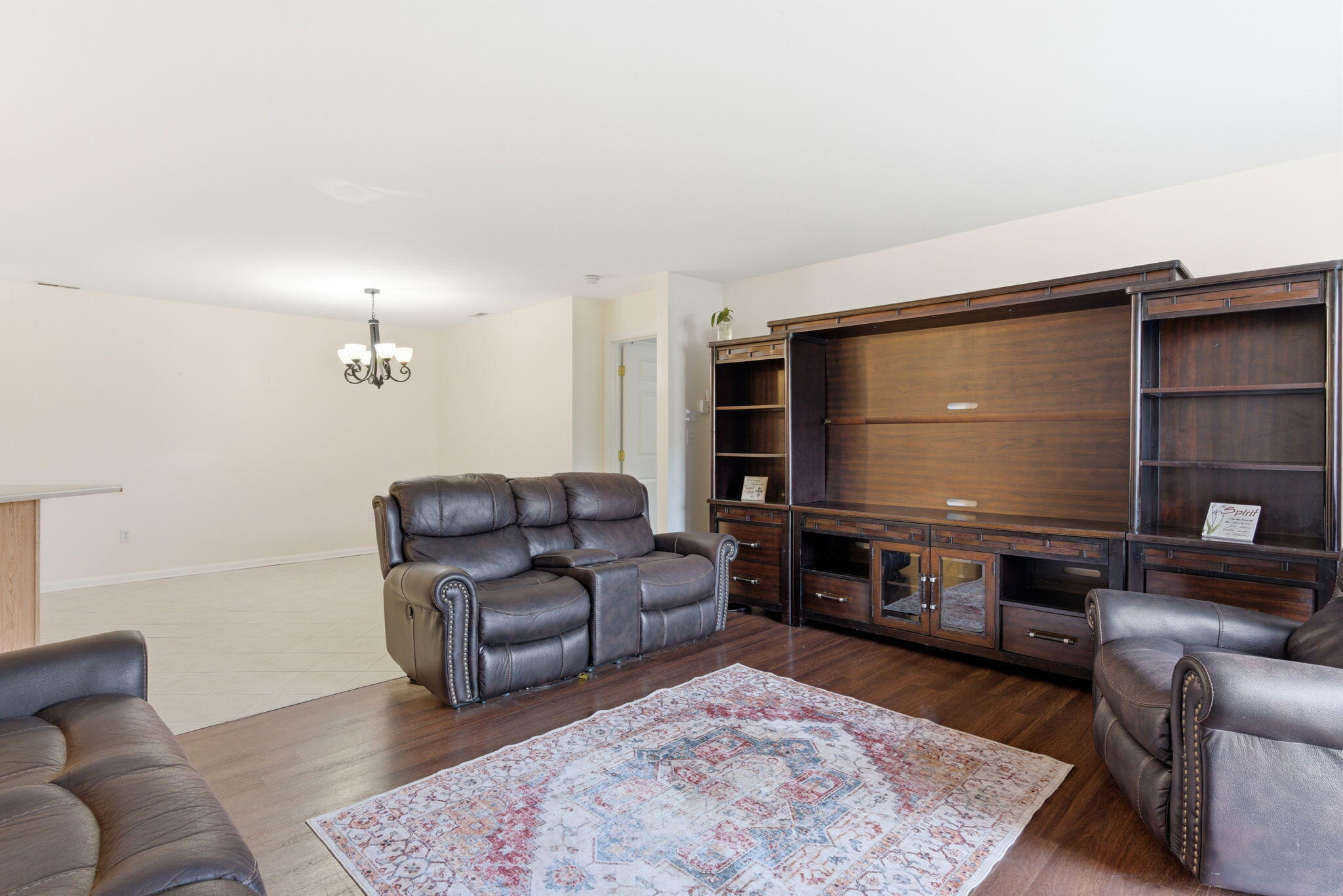 607 Cambridge Court Unit: 1b