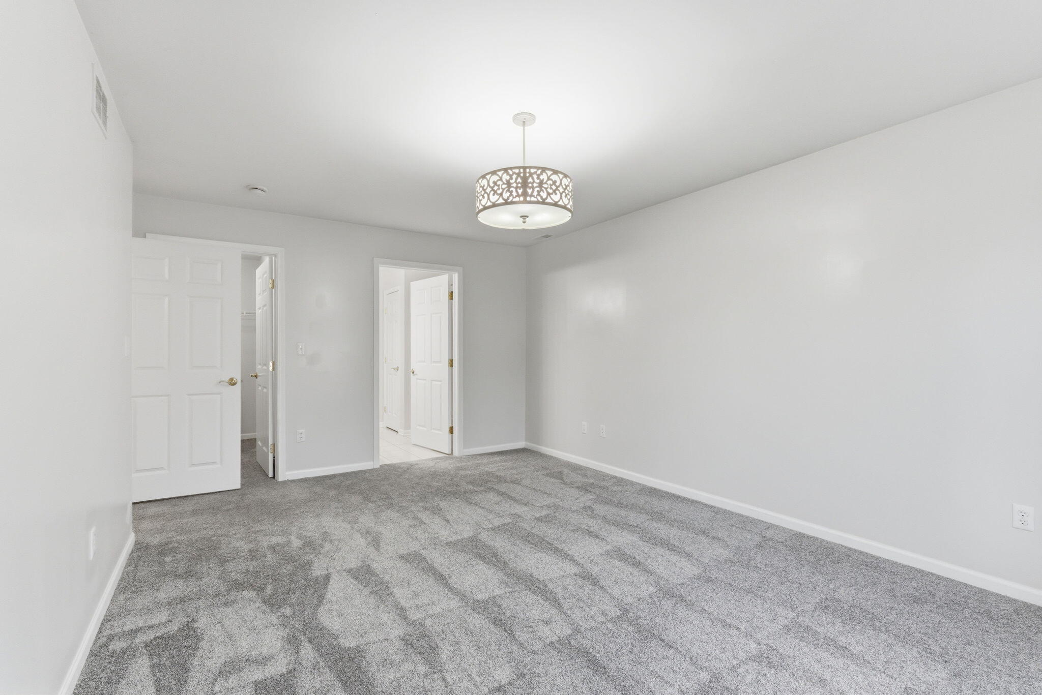 607 Cambridge Court Unit: 1b