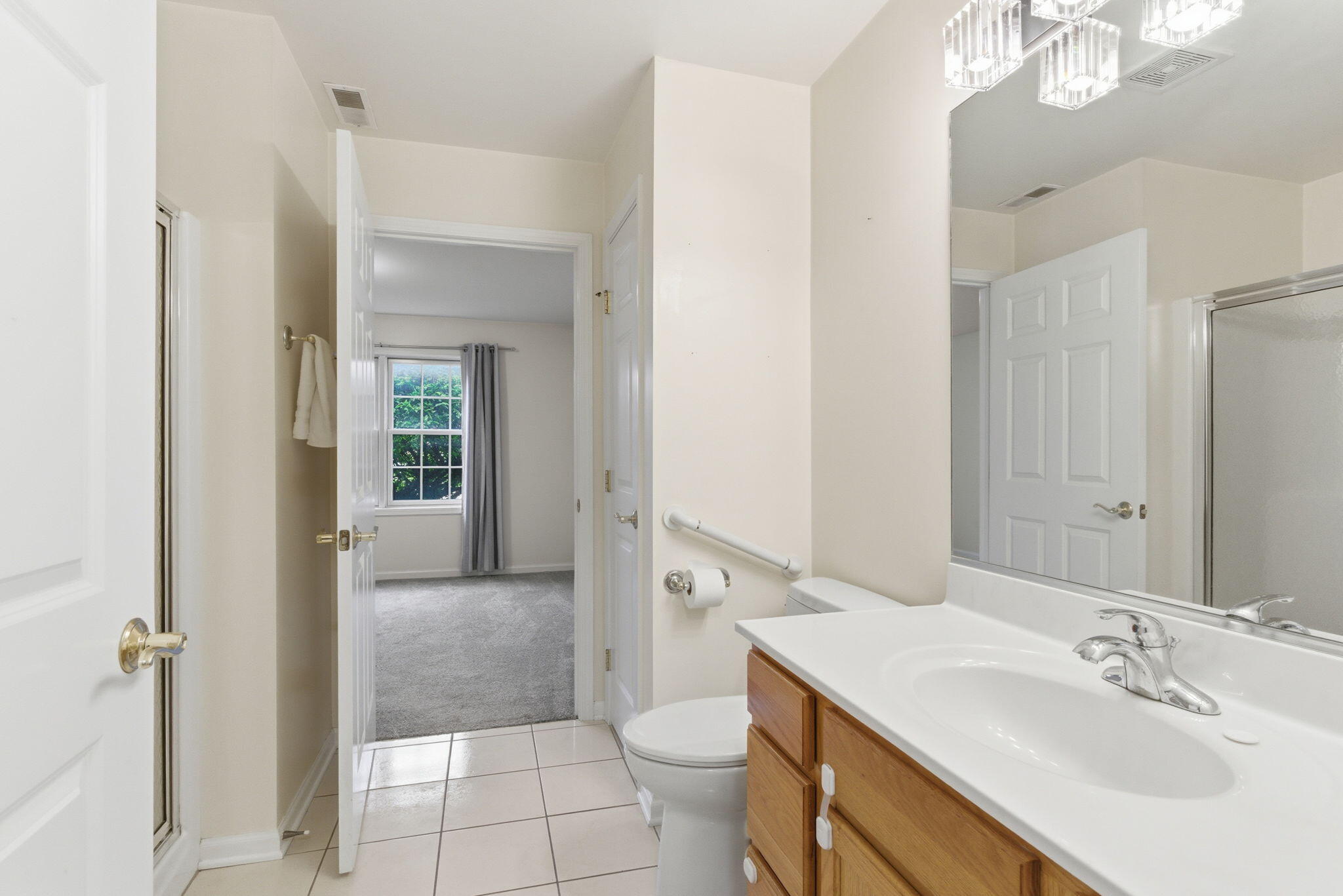 607 Cambridge Court Unit: 1b