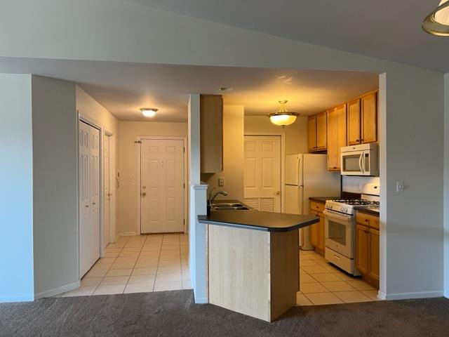641 Cambridge Court Unit: 2b