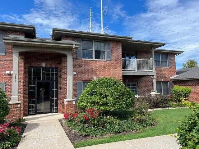 641 Cambridge Court Unit: 2b