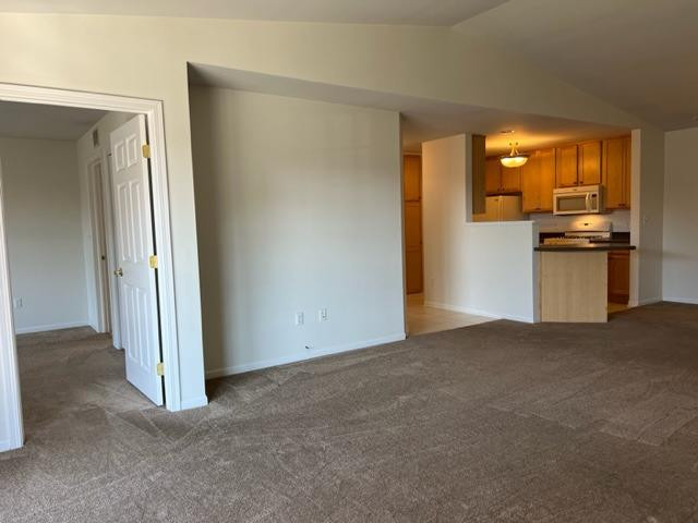 641 Cambridge Court Unit: 2b
