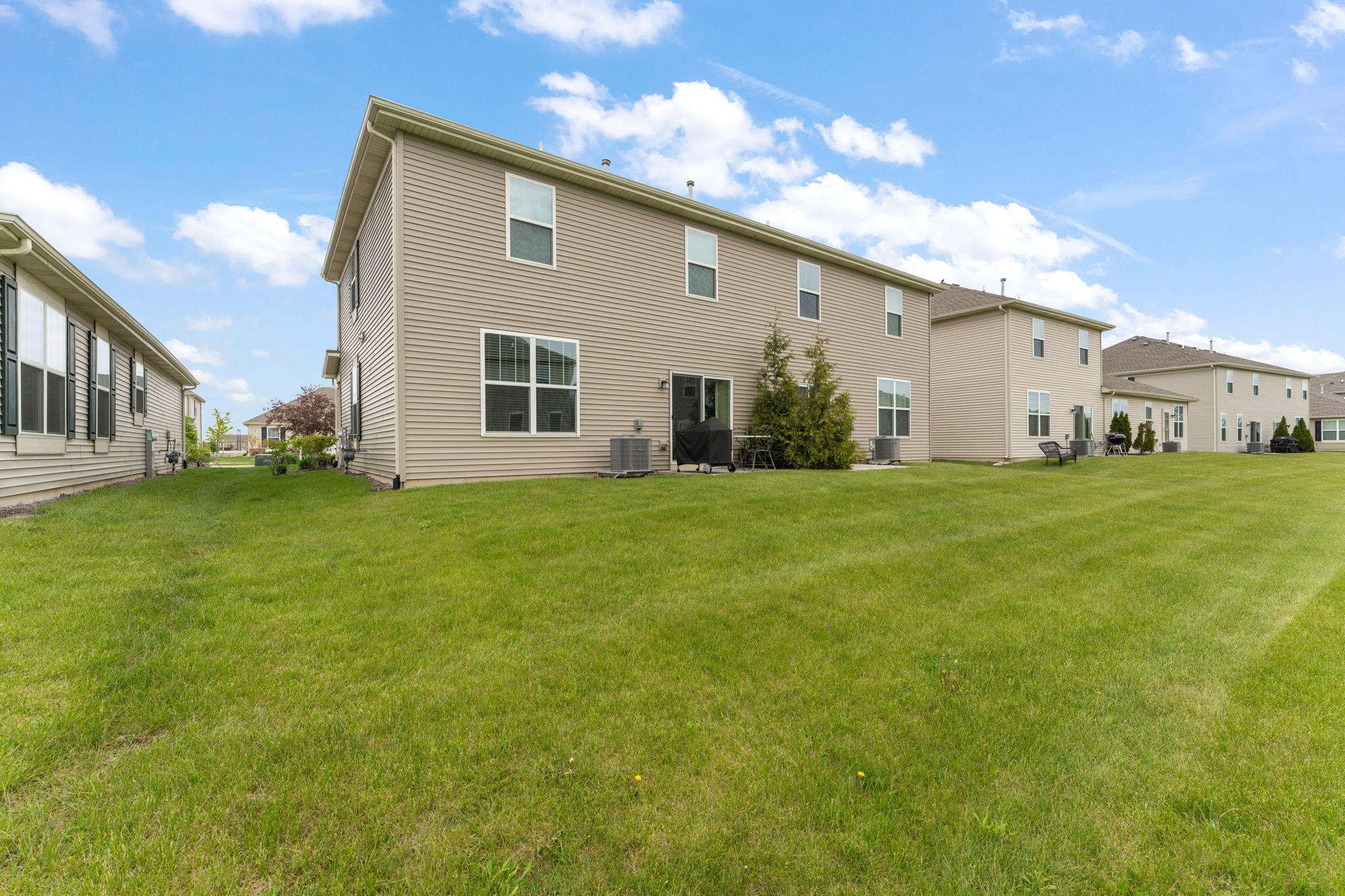 1835 E 110th Place