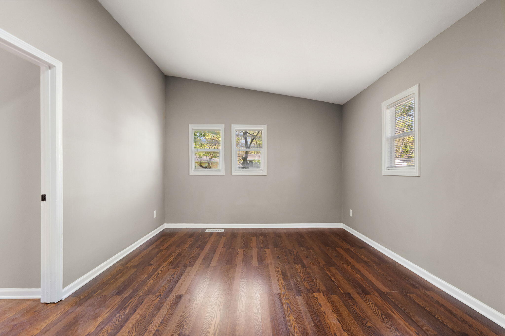 1346 E 50th Court
