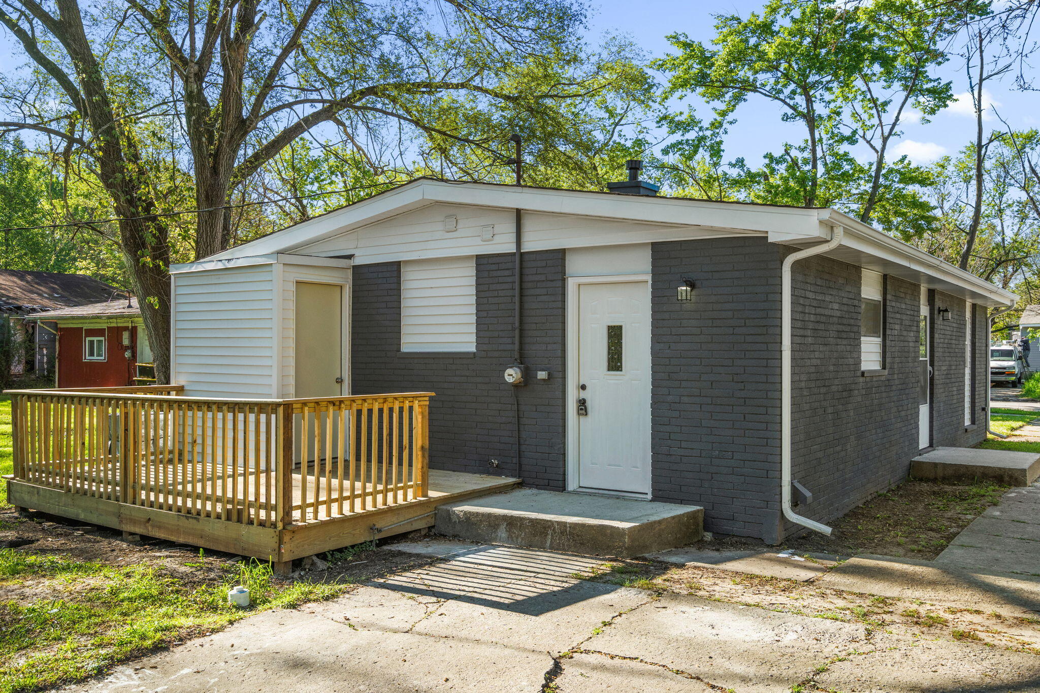 1346 E 50th Court