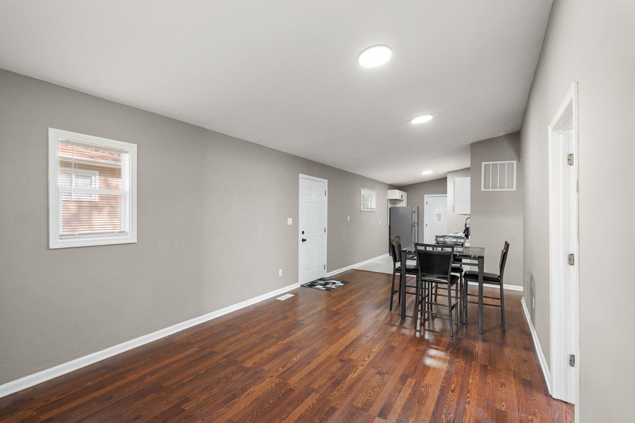 1346 E 50th Court