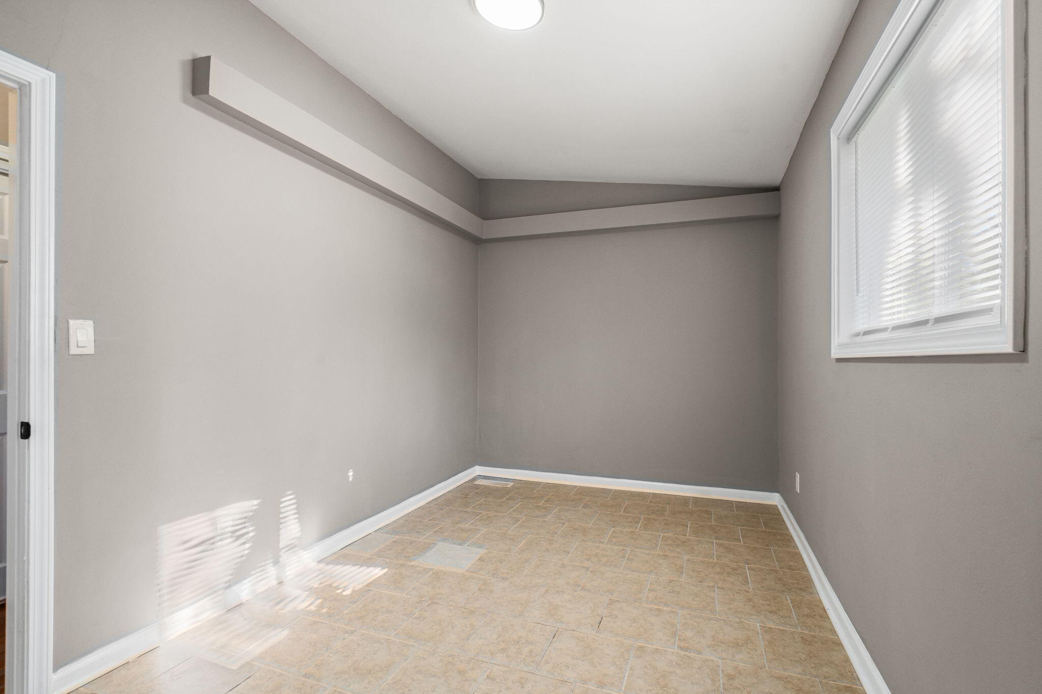 1346 E 50th Court