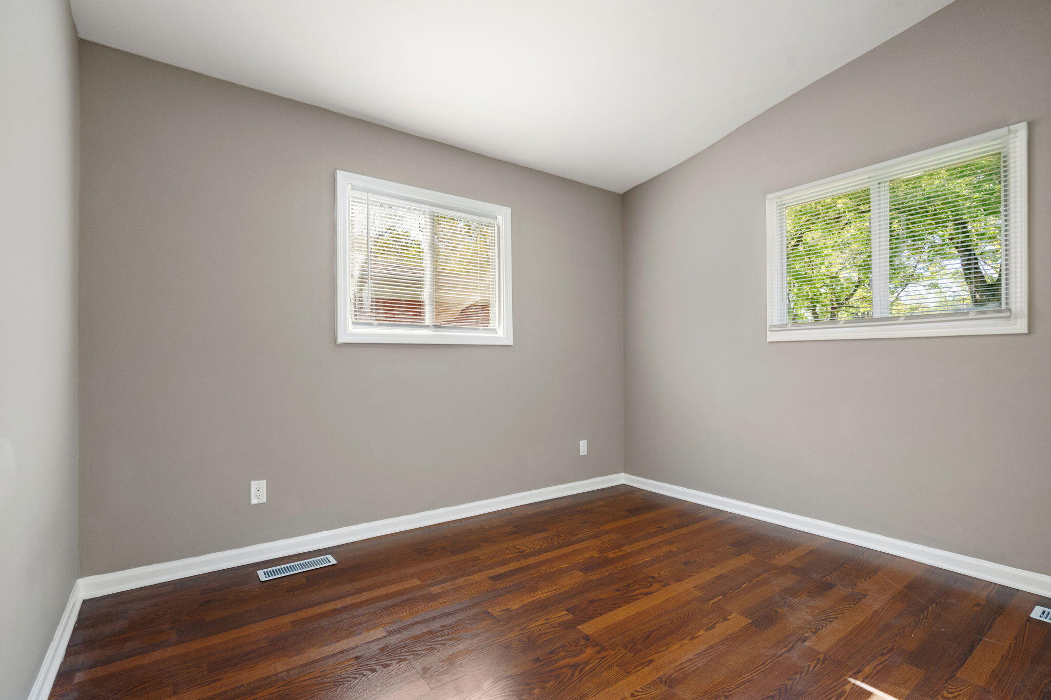 1346 E 50th Court