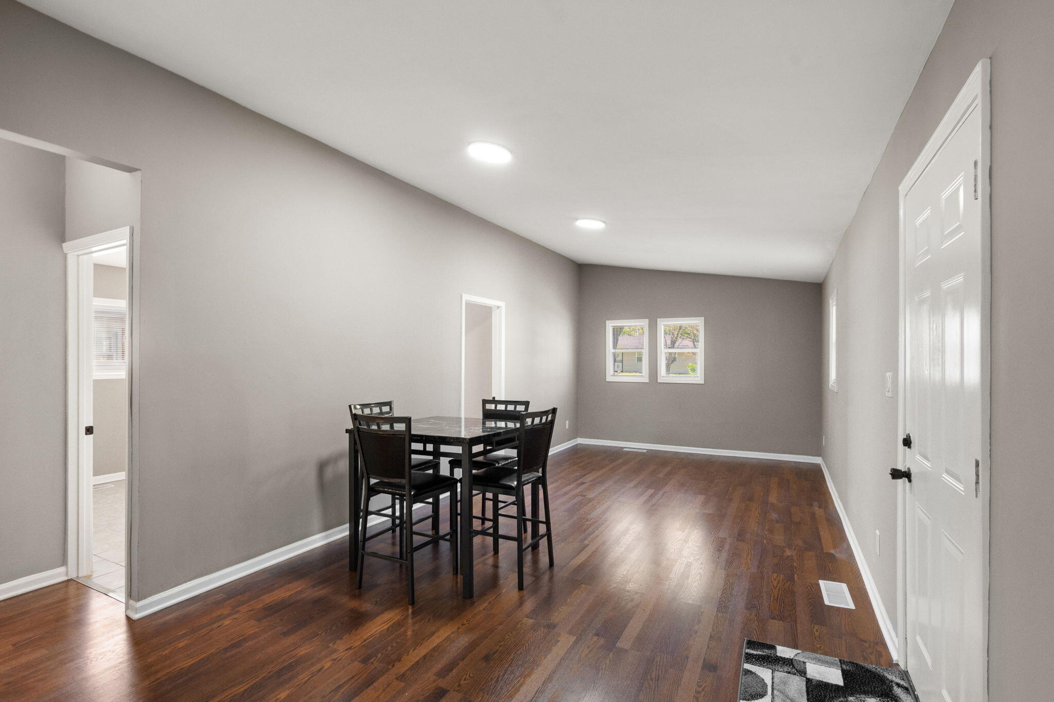 1346 E 50th Court