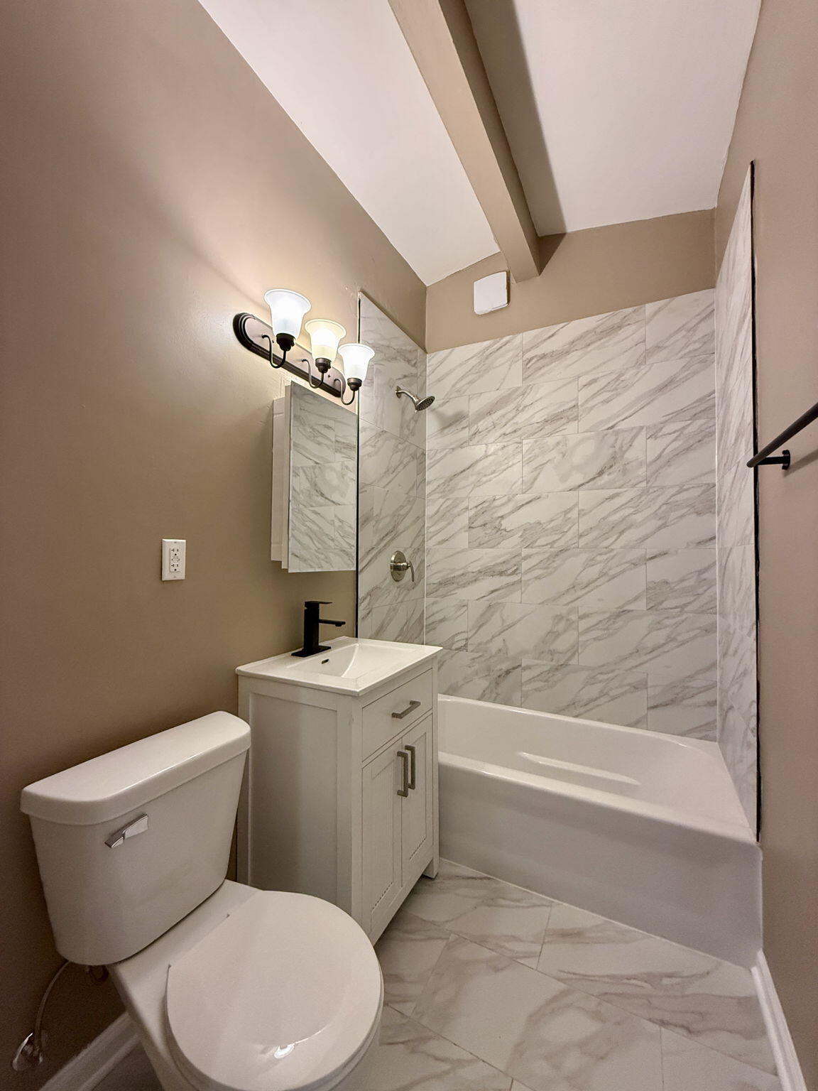 1346 E 50th Court