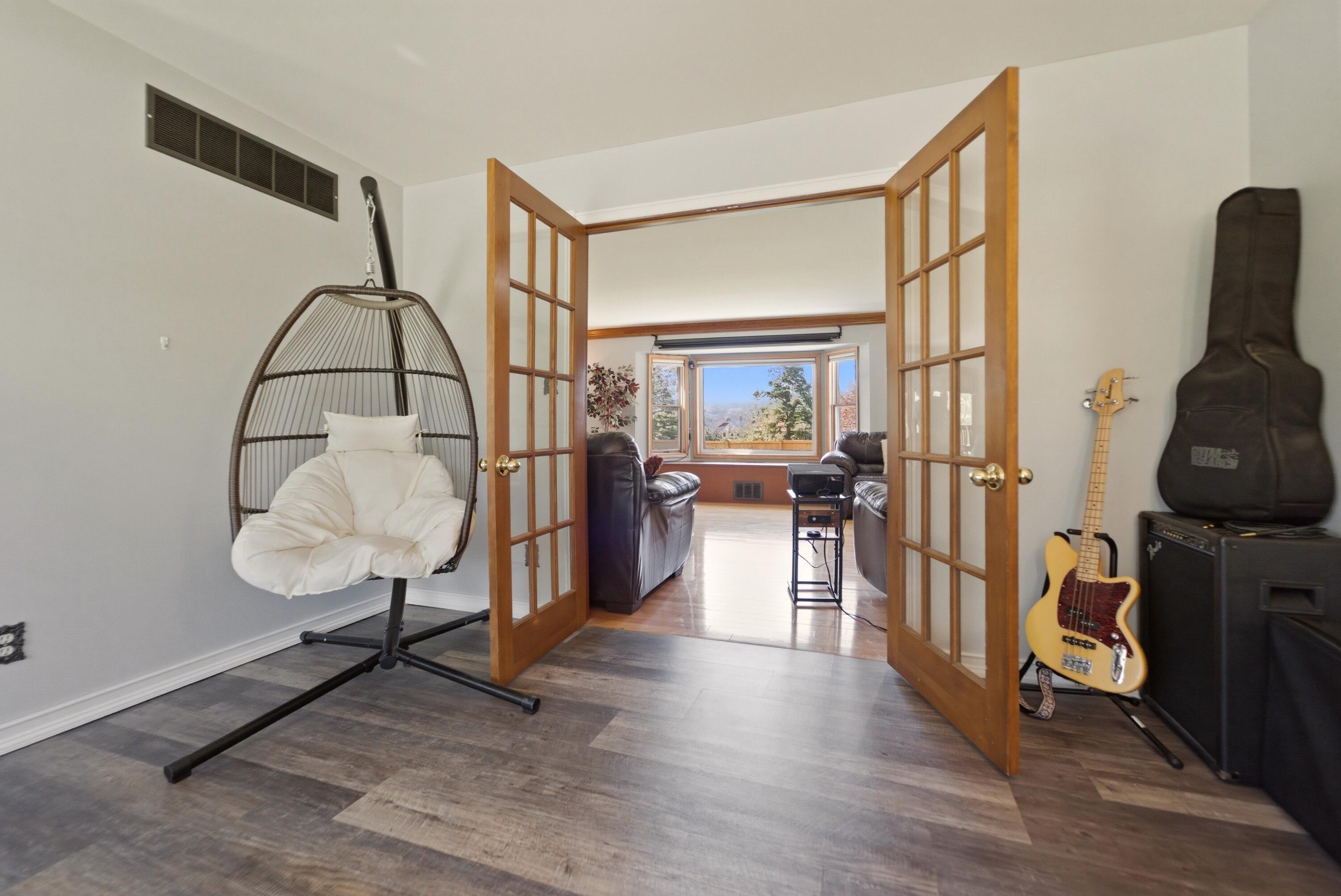 1401 W 95th Place
