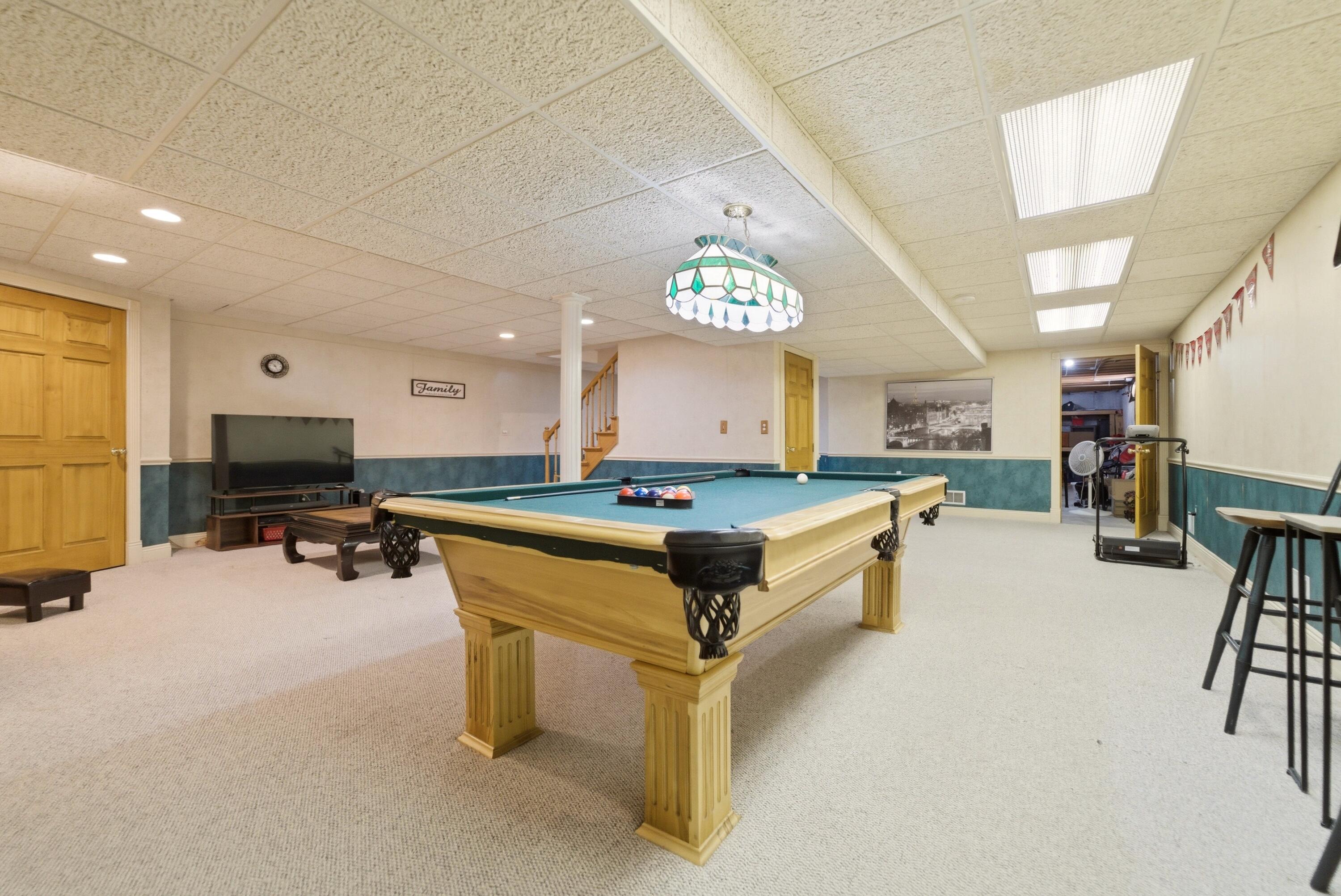 1401 W 95th Place