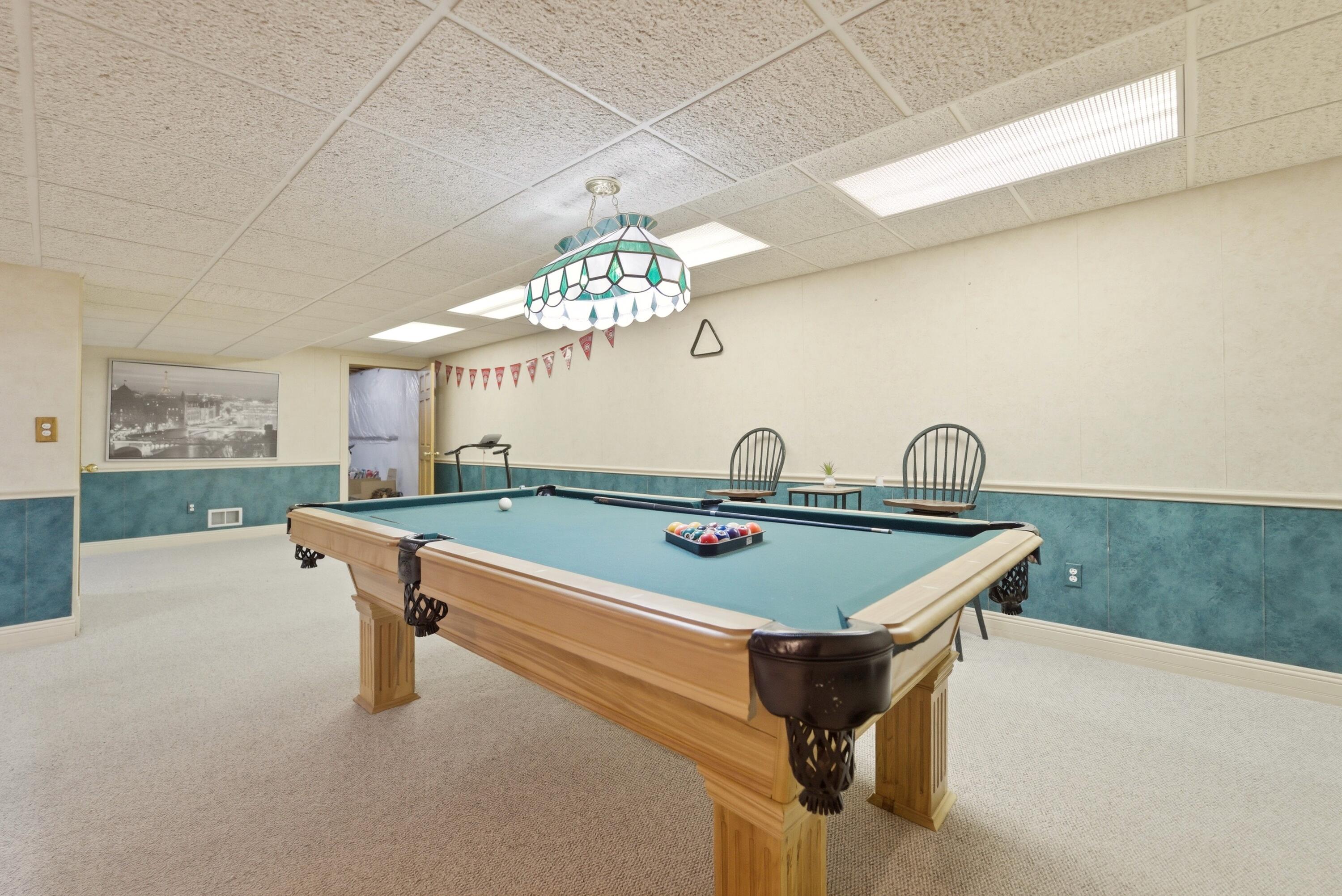 1401 W 95th Place