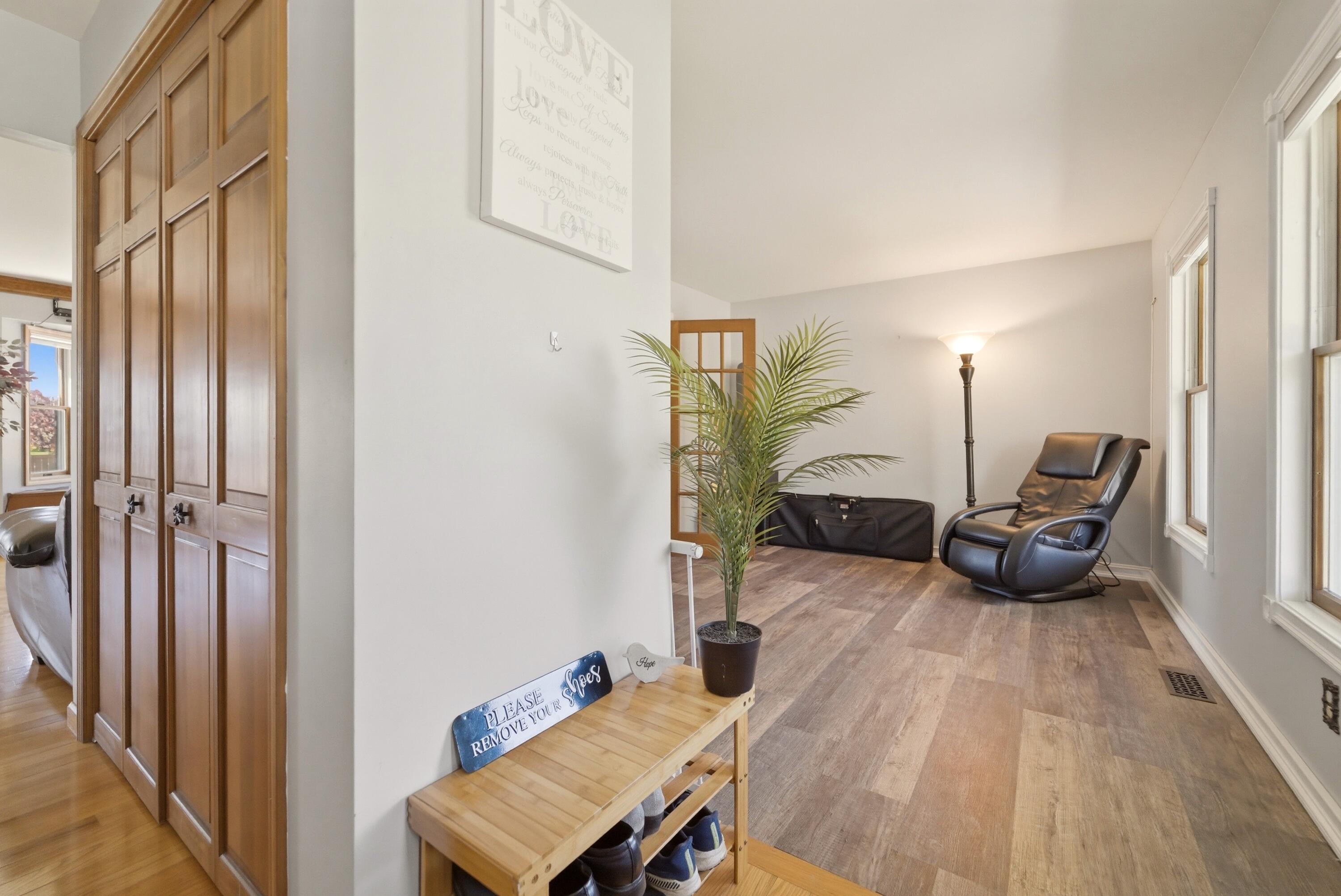 1401 W 95th Place